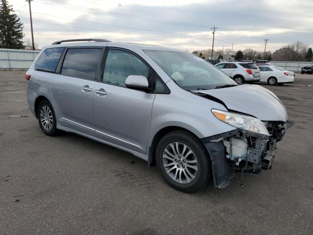 Photo 3 VIN: 5TDYZ3DCXJS914818 - TOYOTA SIENNA XLE 