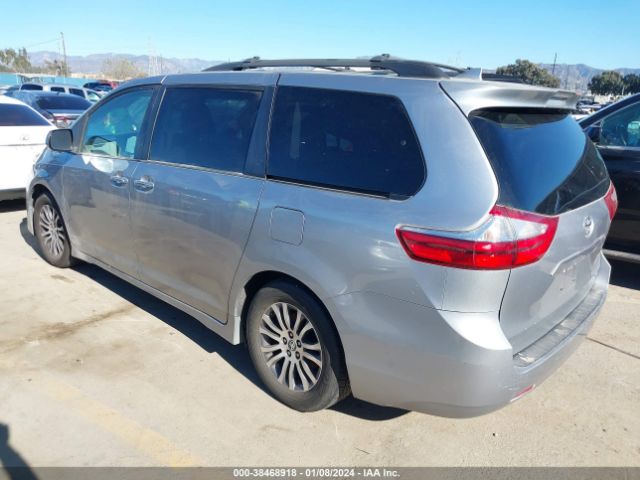 Photo 2 VIN: 5TDYZ3DCXJS920618 - TOYOTA SIENNA 