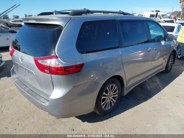 Photo 3 VIN: 5TDYZ3DCXJS920618 - TOYOTA SIENNA 