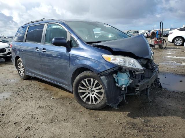 Photo 3 VIN: 5TDYZ3DCXJS926547 - TOYOTA SIENNA XLE 