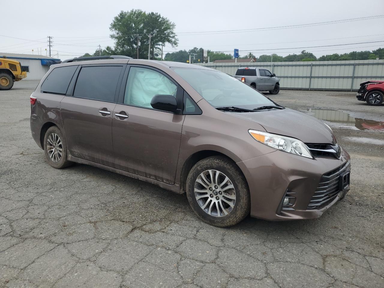 Photo 3 VIN: 5TDYZ3DCXJS931070 - TOYOTA SIENNA 