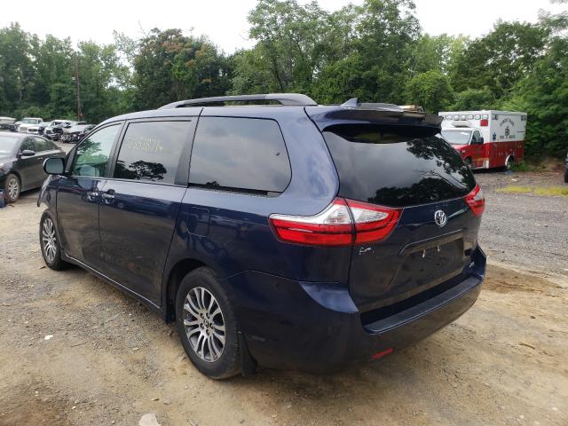 Photo 2 VIN: 5TDYZ3DCXJS956941 - TOYOTA SIENNA XLE 