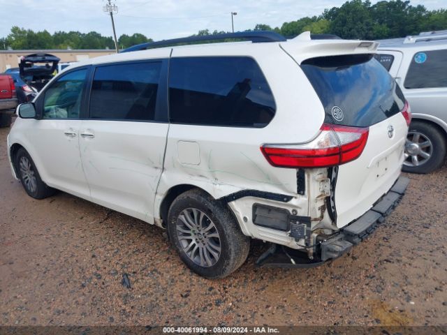 Photo 2 VIN: 5TDYZ3DCXJS960827 - TOYOTA SIENNA 