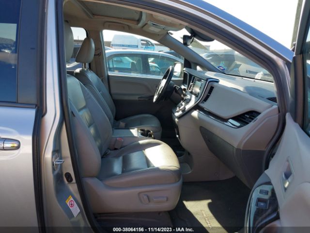 Photo 4 VIN: 5TDYZ3DCXKS987267 - TOYOTA SIENNA 