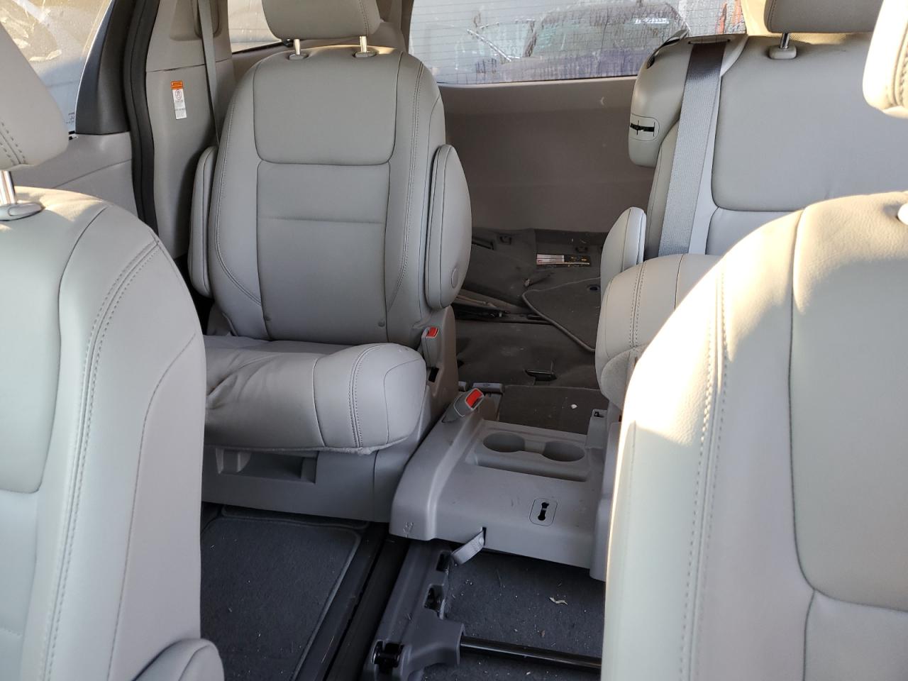 Photo 9 VIN: 5TDYZ3DCXLS025097 - TOYOTA SIENNA 