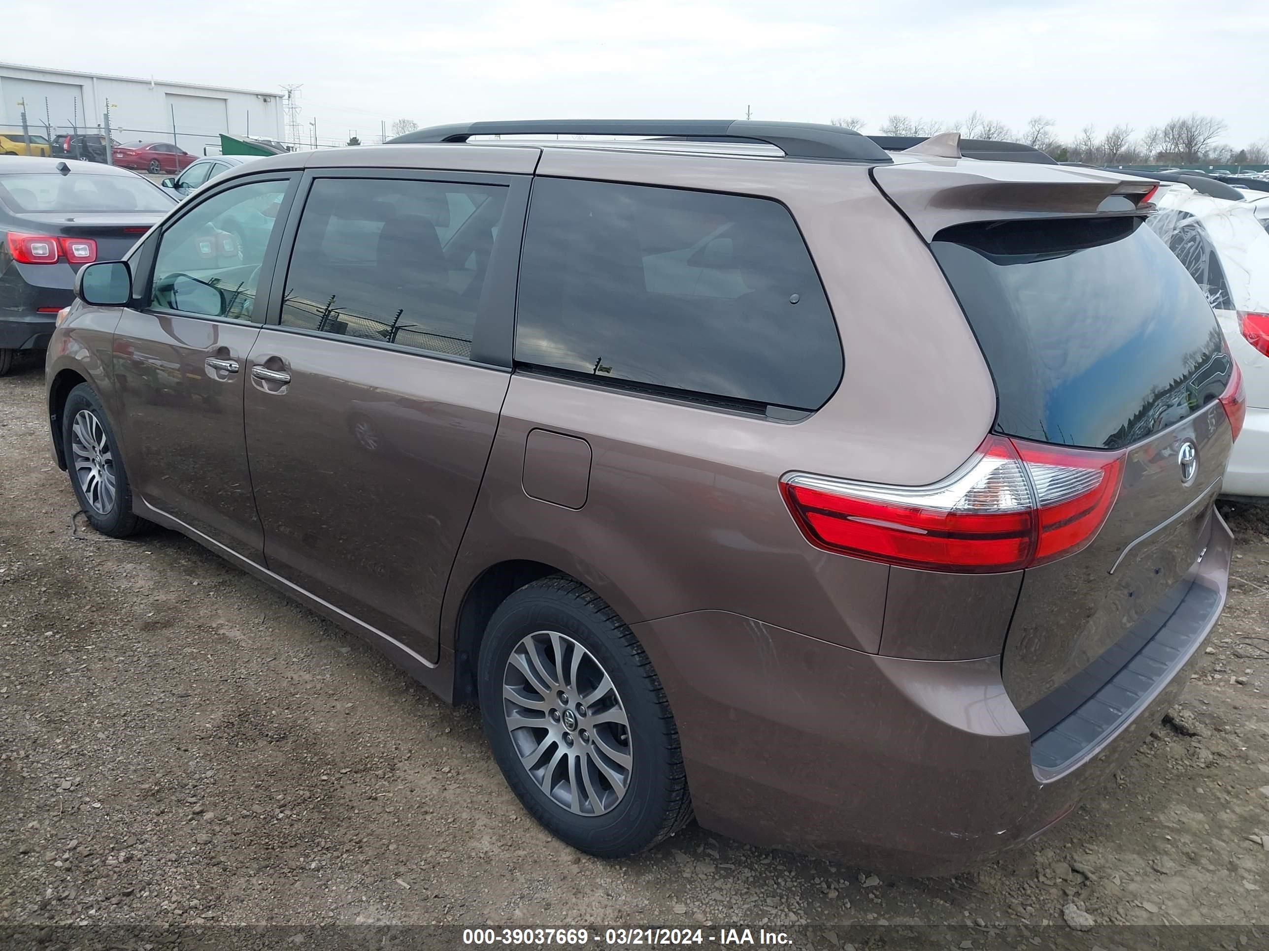 Photo 2 VIN: 5TDYZ3DCXLS034379 - TOYOTA SIENNA 