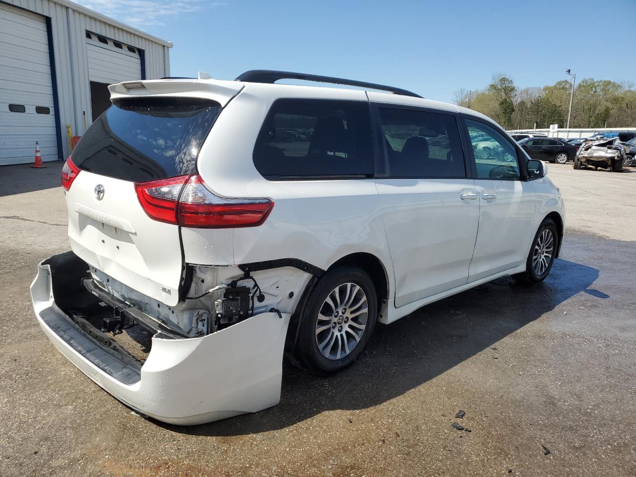 Photo 2 VIN: 5TDYZ3DCXLS085610 - TOYOTA SIENNA 