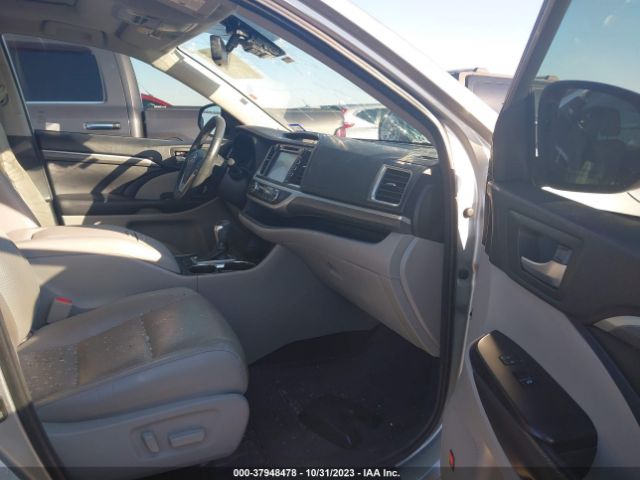 Photo 4 VIN: 5TDYZRFH3JS265102 - TOYOTA HIGHLANDER 