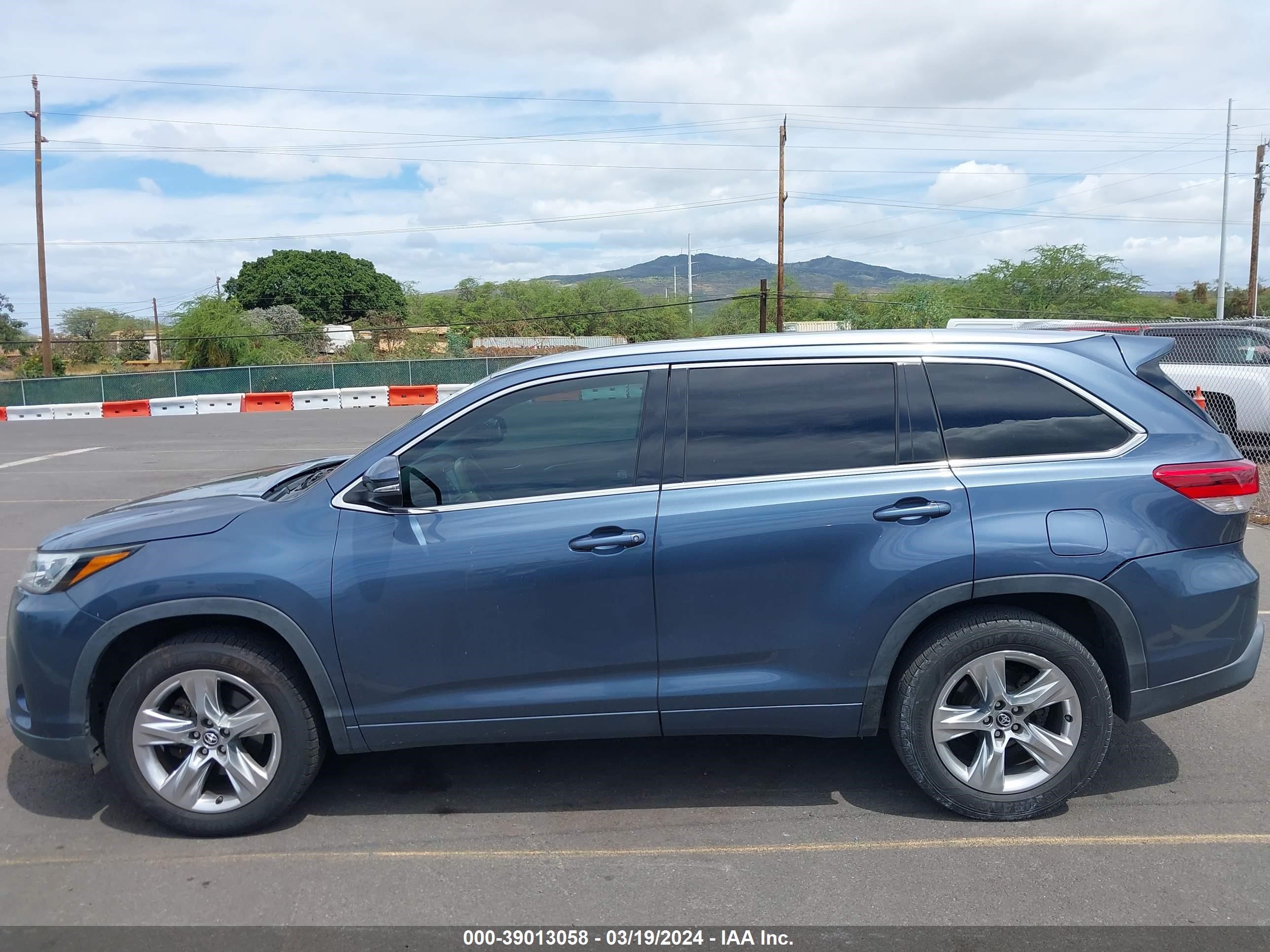 Photo 14 VIN: 5TDYZRFH3KS301078 - TOYOTA HIGHLANDER 