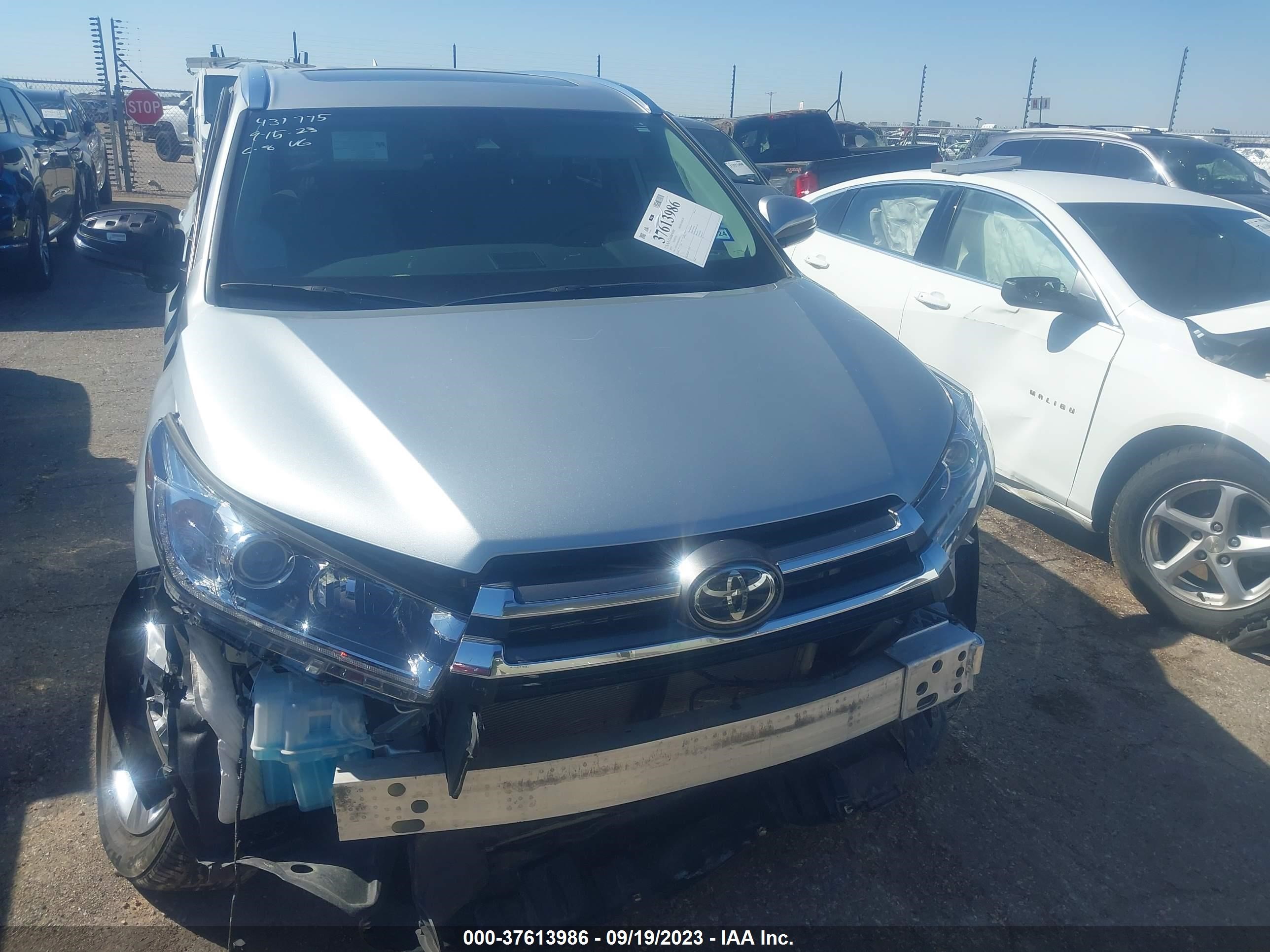 Photo 11 VIN: 5TDYZRFH4KS368241 - TOYOTA HIGHLANDER 