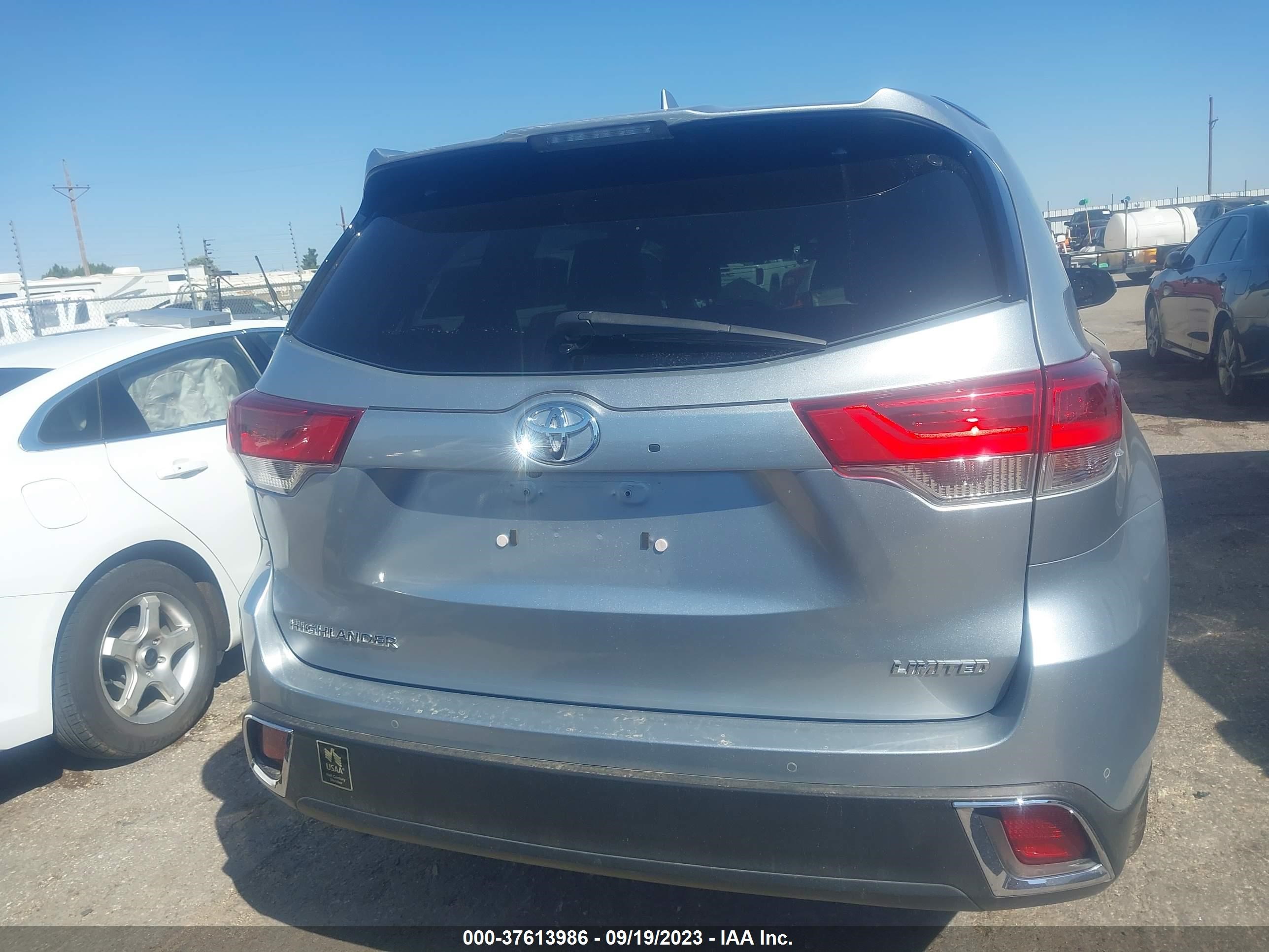 Photo 15 VIN: 5TDYZRFH4KS368241 - TOYOTA HIGHLANDER 