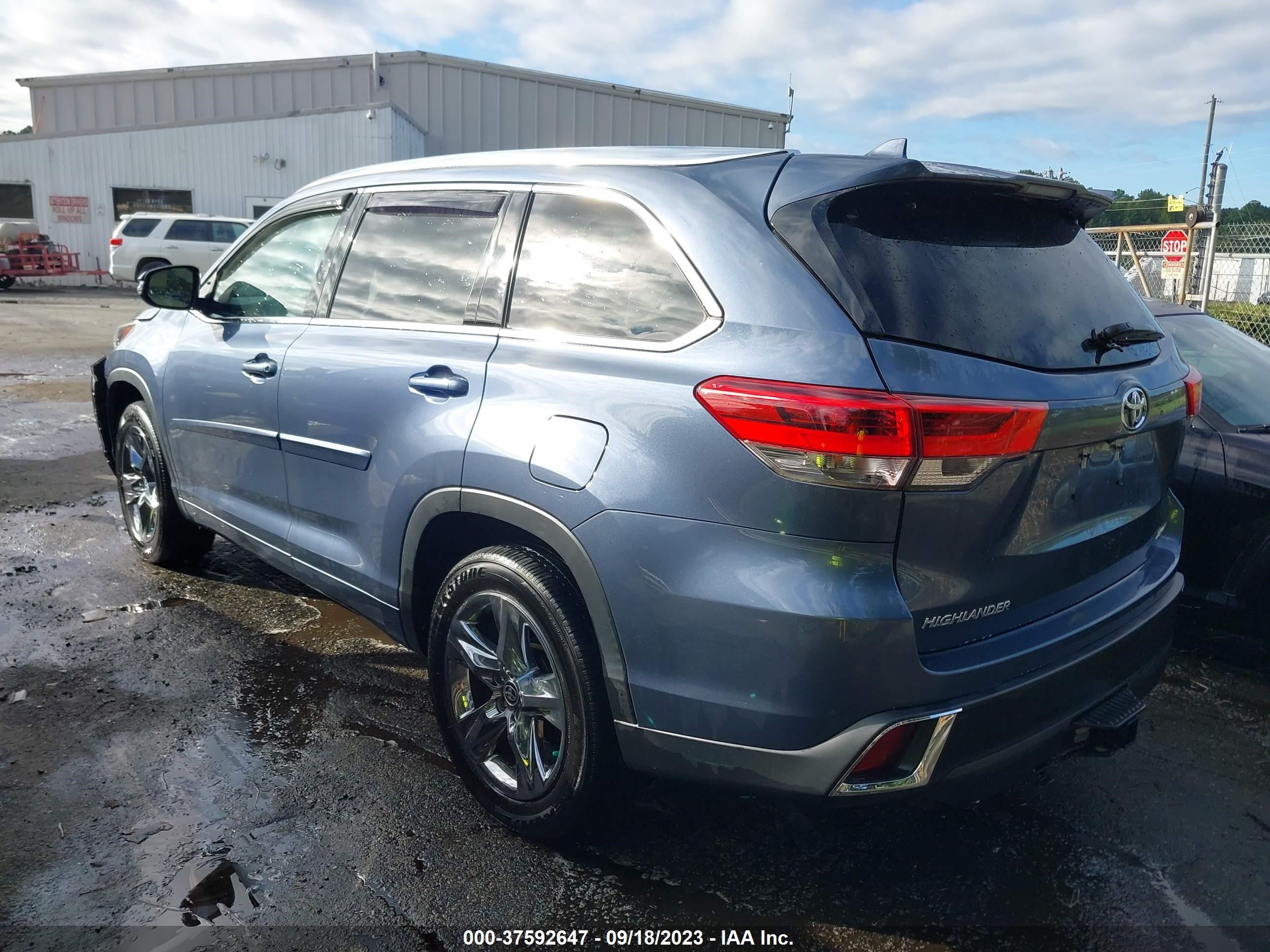 Photo 2 VIN: 5TDYZRFH6KS370265 - TOYOTA HIGHLANDER 