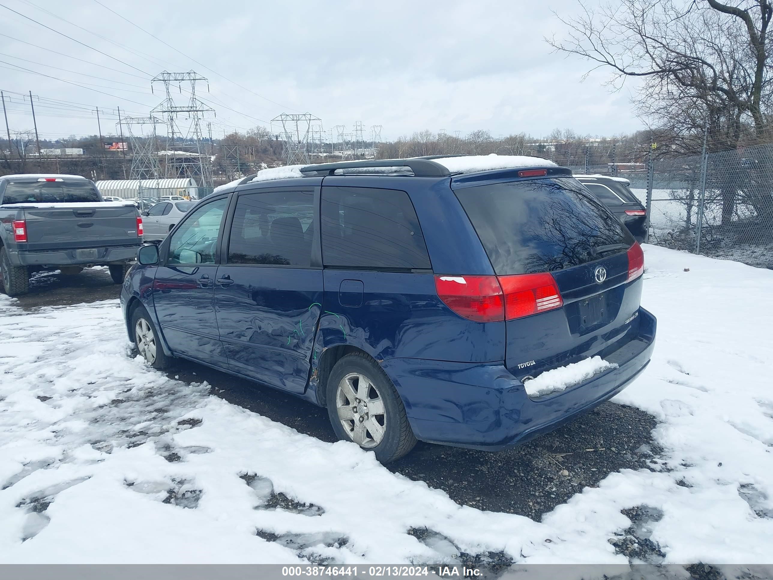 Photo 2 VIN: 5TDZA22C04S183846 - TOYOTA SIENNA 