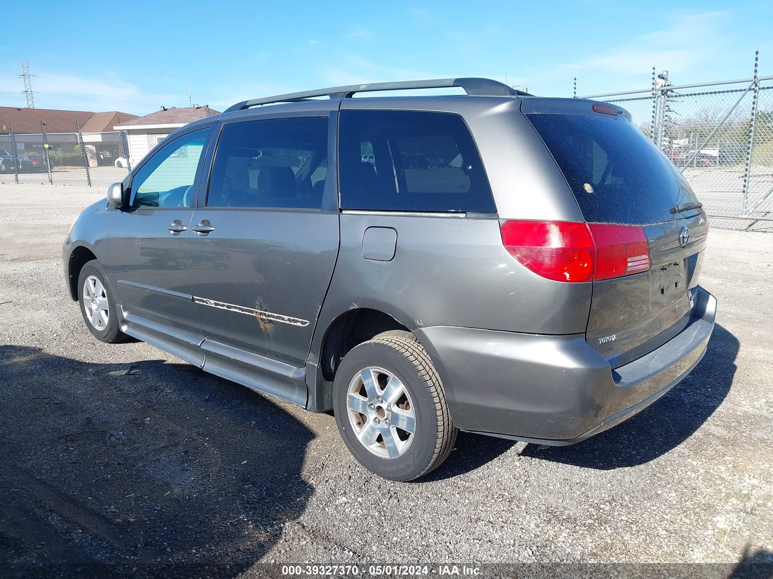 Photo 2 VIN: 5TDZA22C14S084260 - TOYOTA SIENNA 