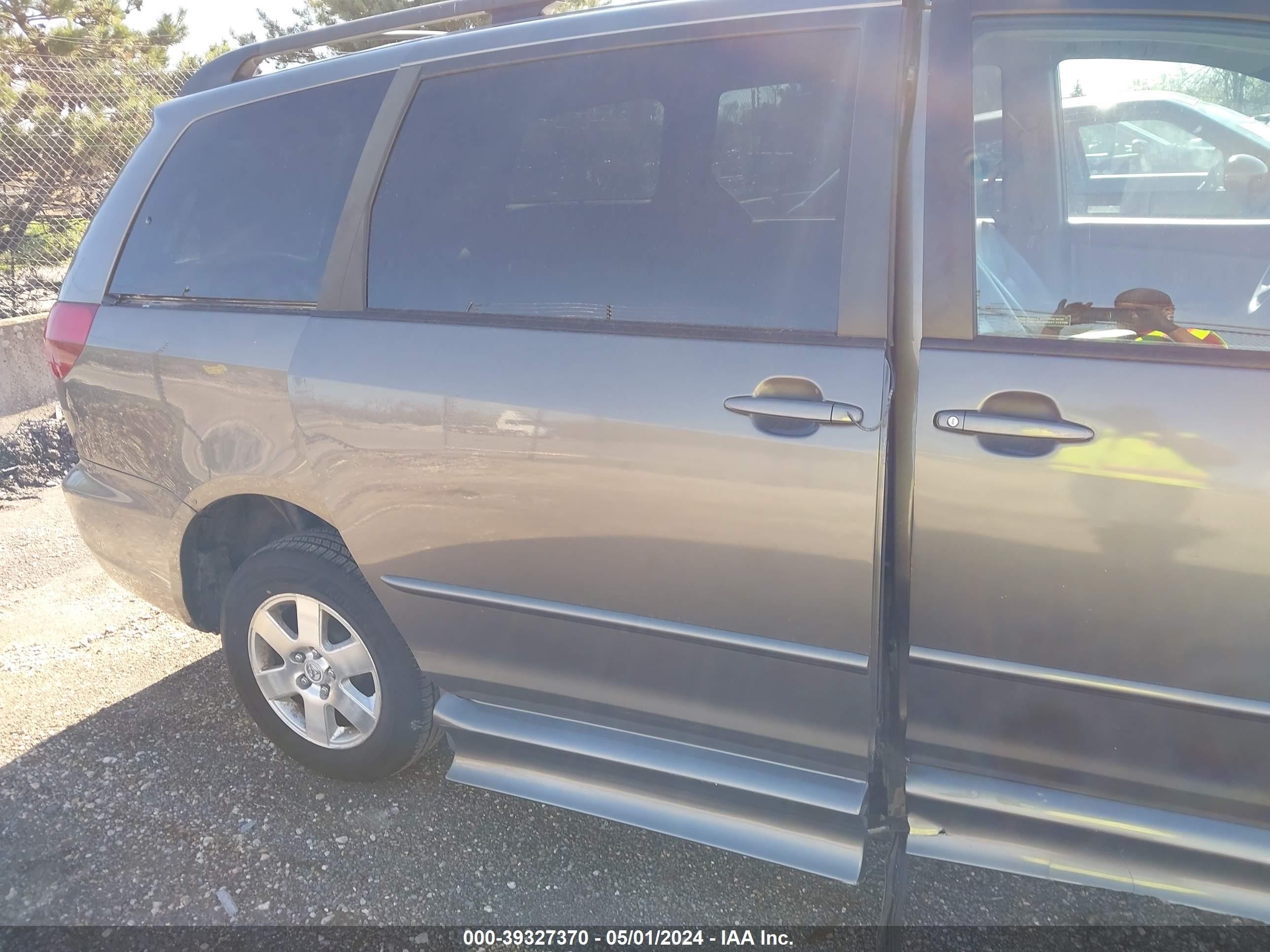 Photo 5 VIN: 5TDZA22C14S084260 - TOYOTA SIENNA 