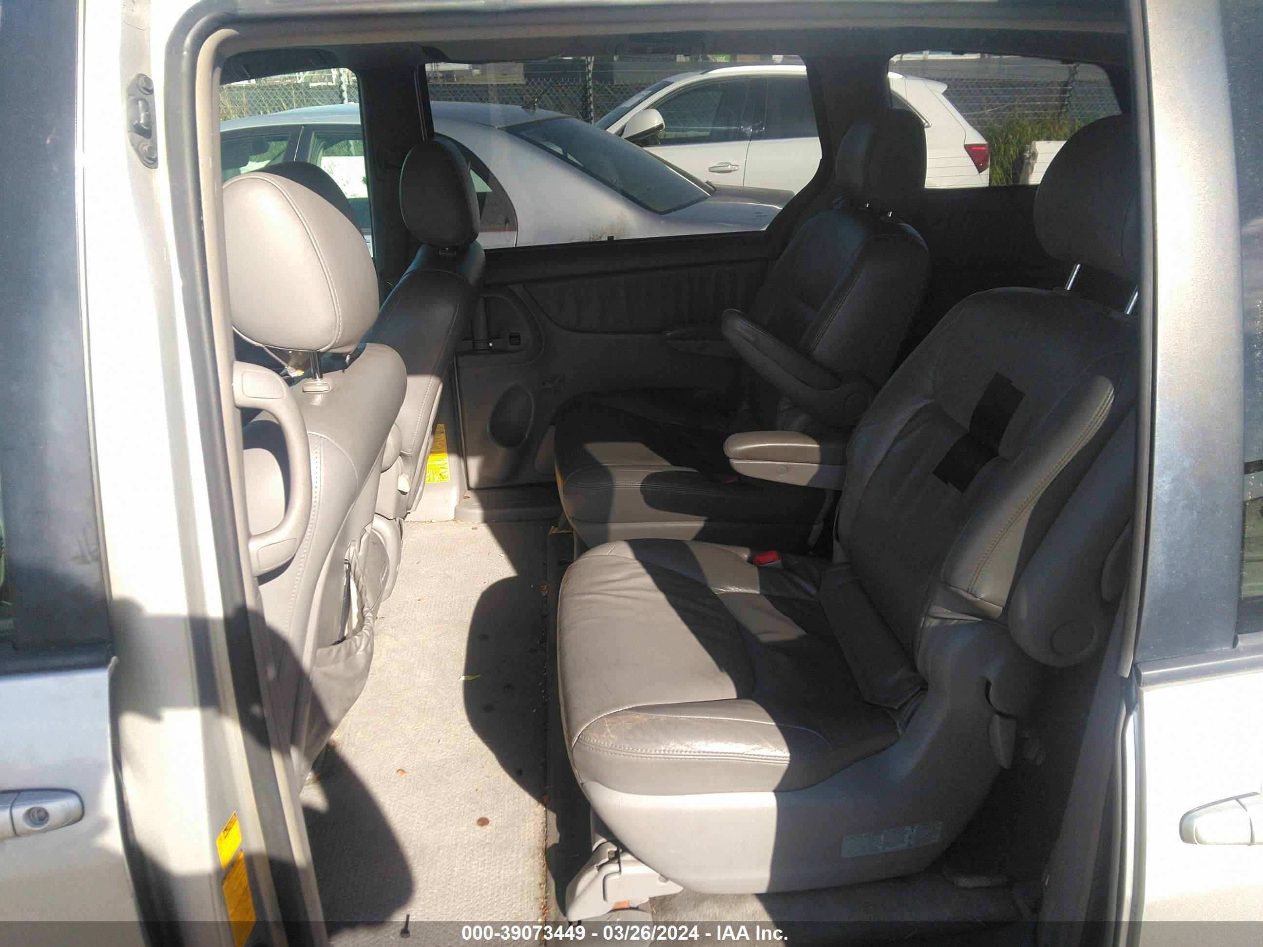 Photo 7 VIN: 5TDZA22C24S039800 - TOYOTA SIENNA 