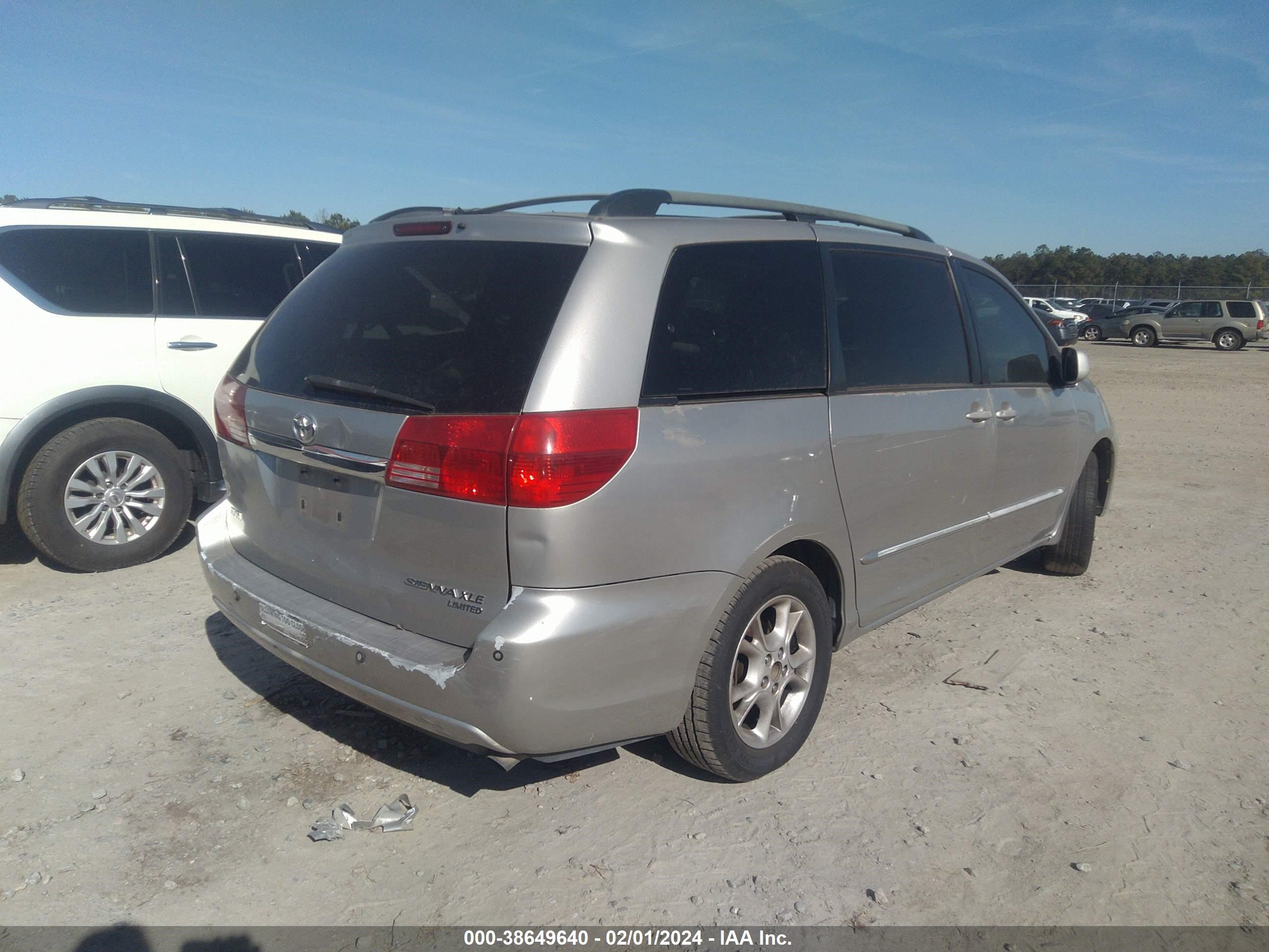 Photo 3 VIN: 5TDZA22C24S049629 - TOYOTA SIENNA 