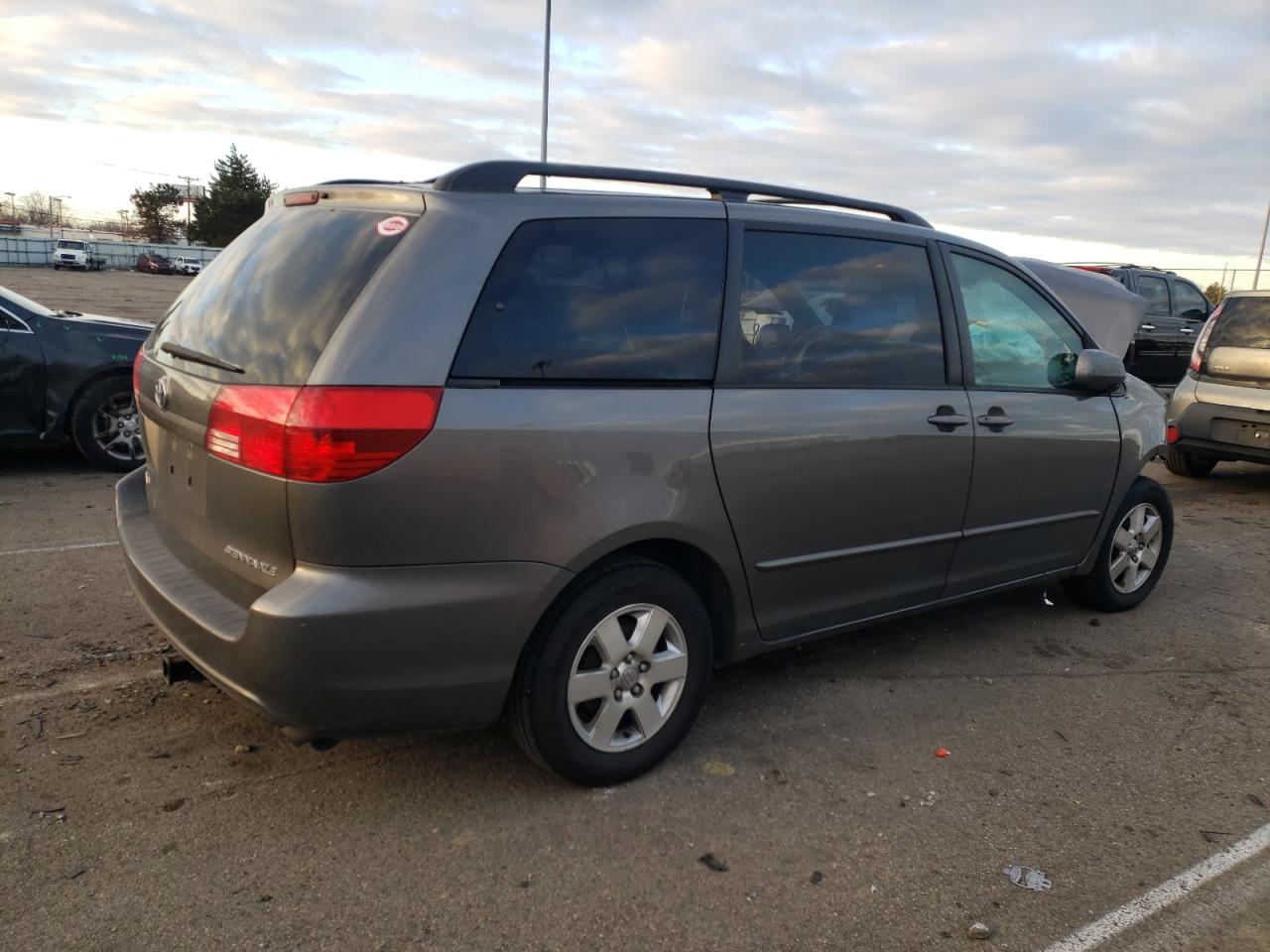 Photo 2 VIN: 5TDZA22C24S061165 - TOYOTA SIENNA 