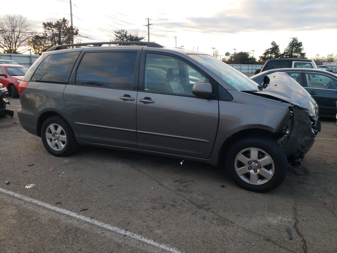 Photo 3 VIN: 5TDZA22C24S061165 - TOYOTA SIENNA 