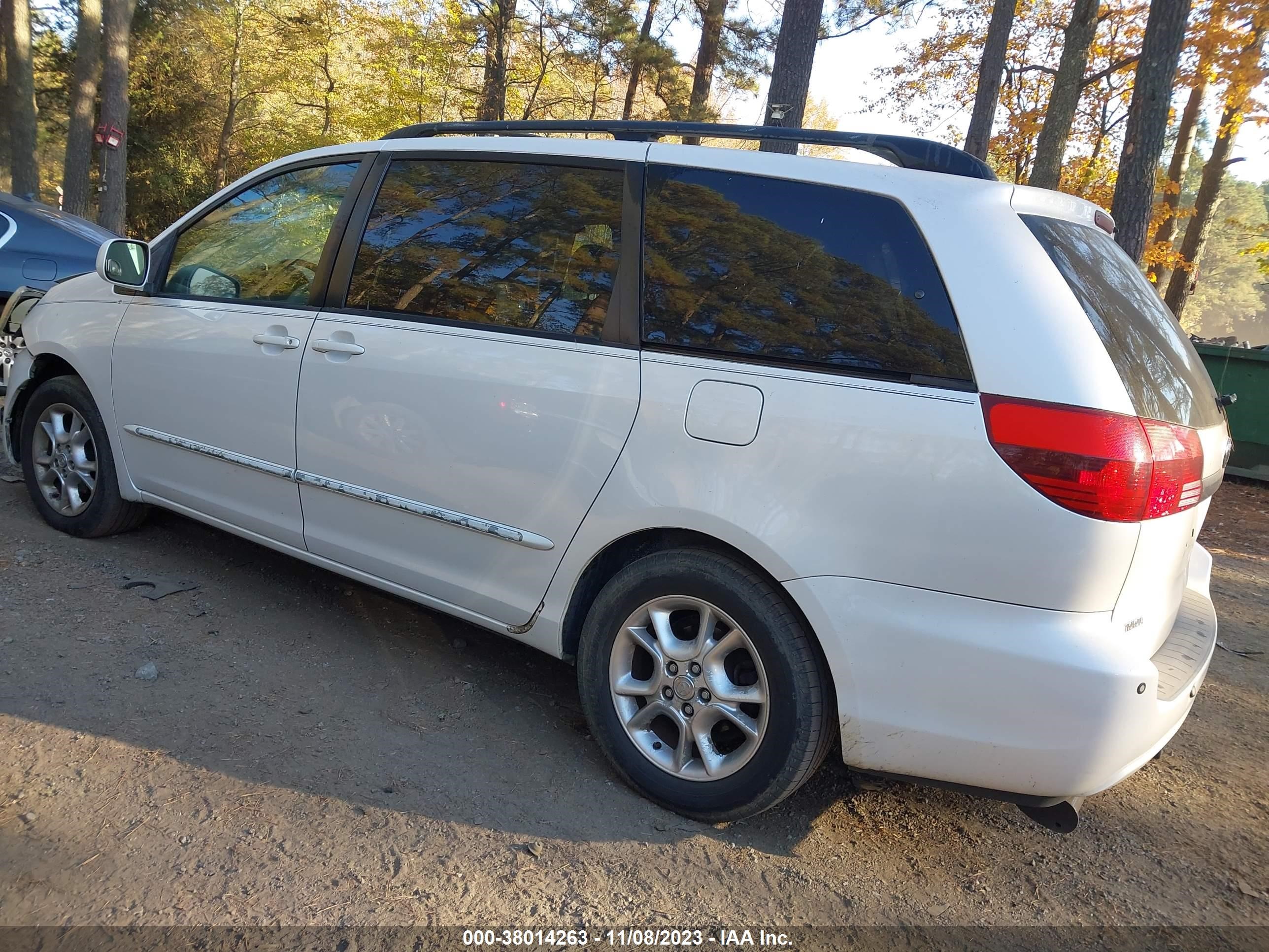 Photo 2 VIN: 5TDZA22C25S320481 - TOYOTA SIENNA 