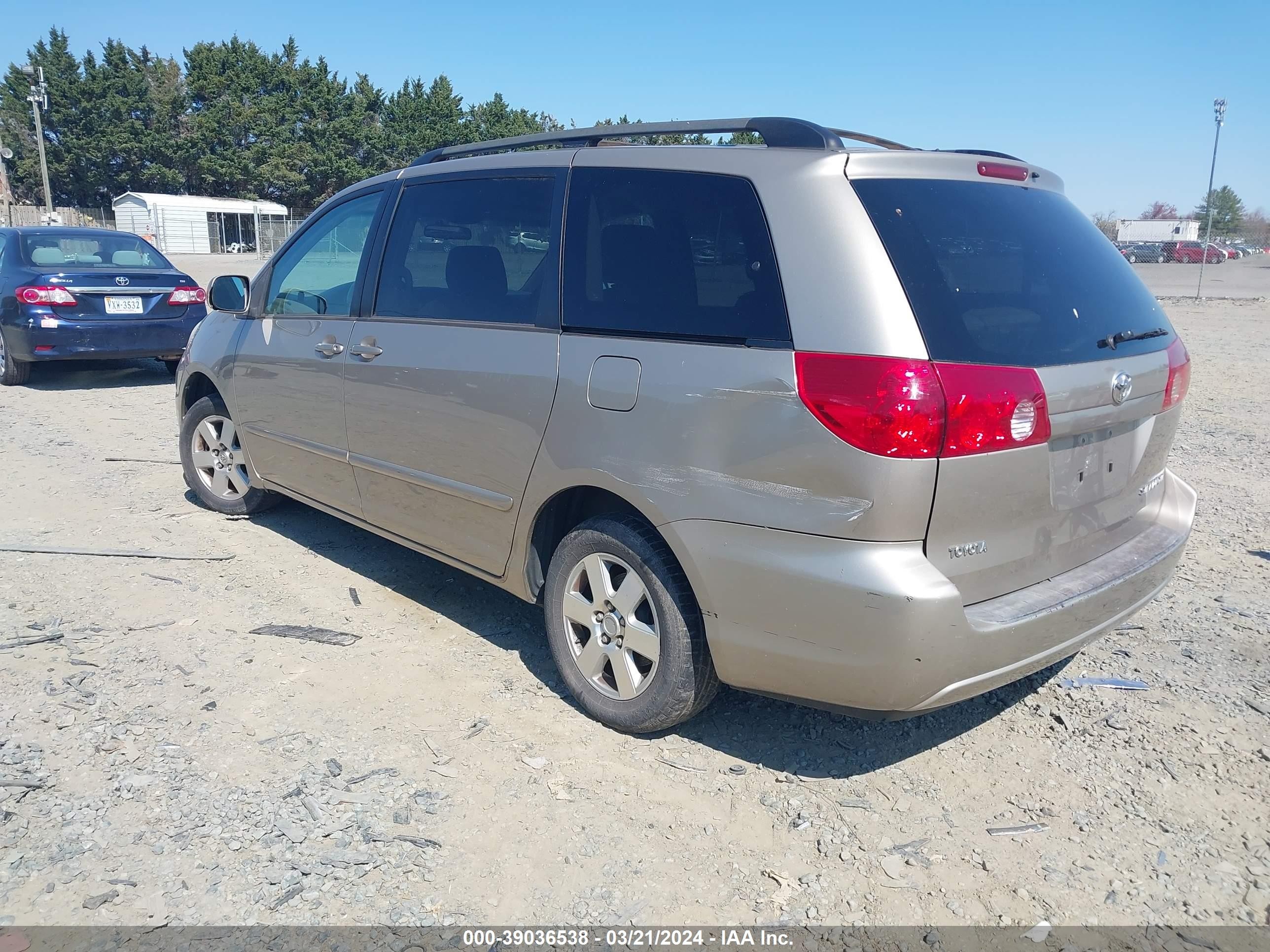 Photo 2 VIN: 5TDZA22C26S428651 - TOYOTA SIENNA 