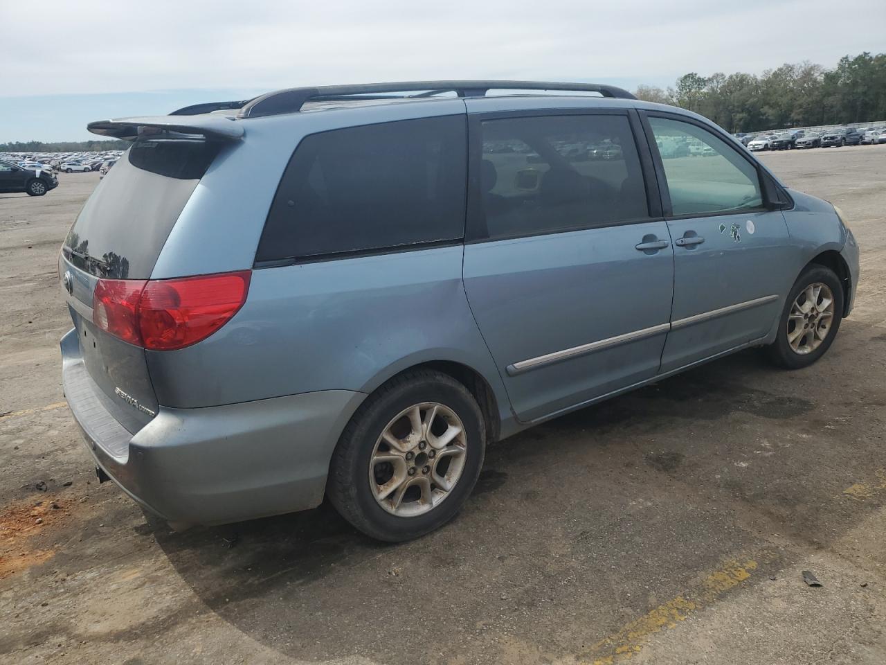 Photo 2 VIN: 5TDZA22C26S553231 - TOYOTA SIENNA 