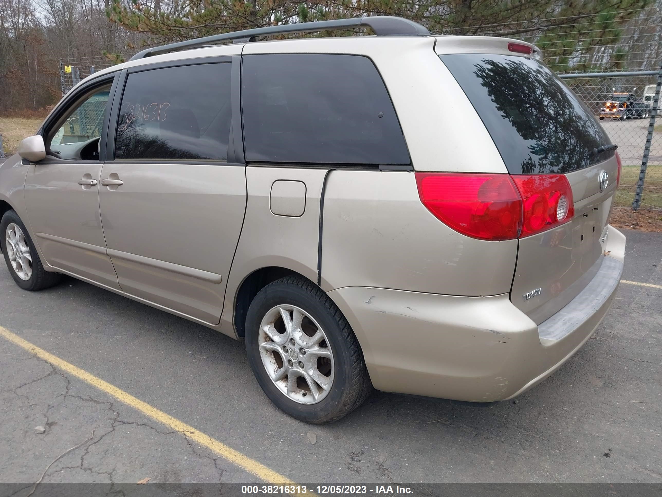 Photo 2 VIN: 5TDZA22C26S586844 - TOYOTA SIENNA 