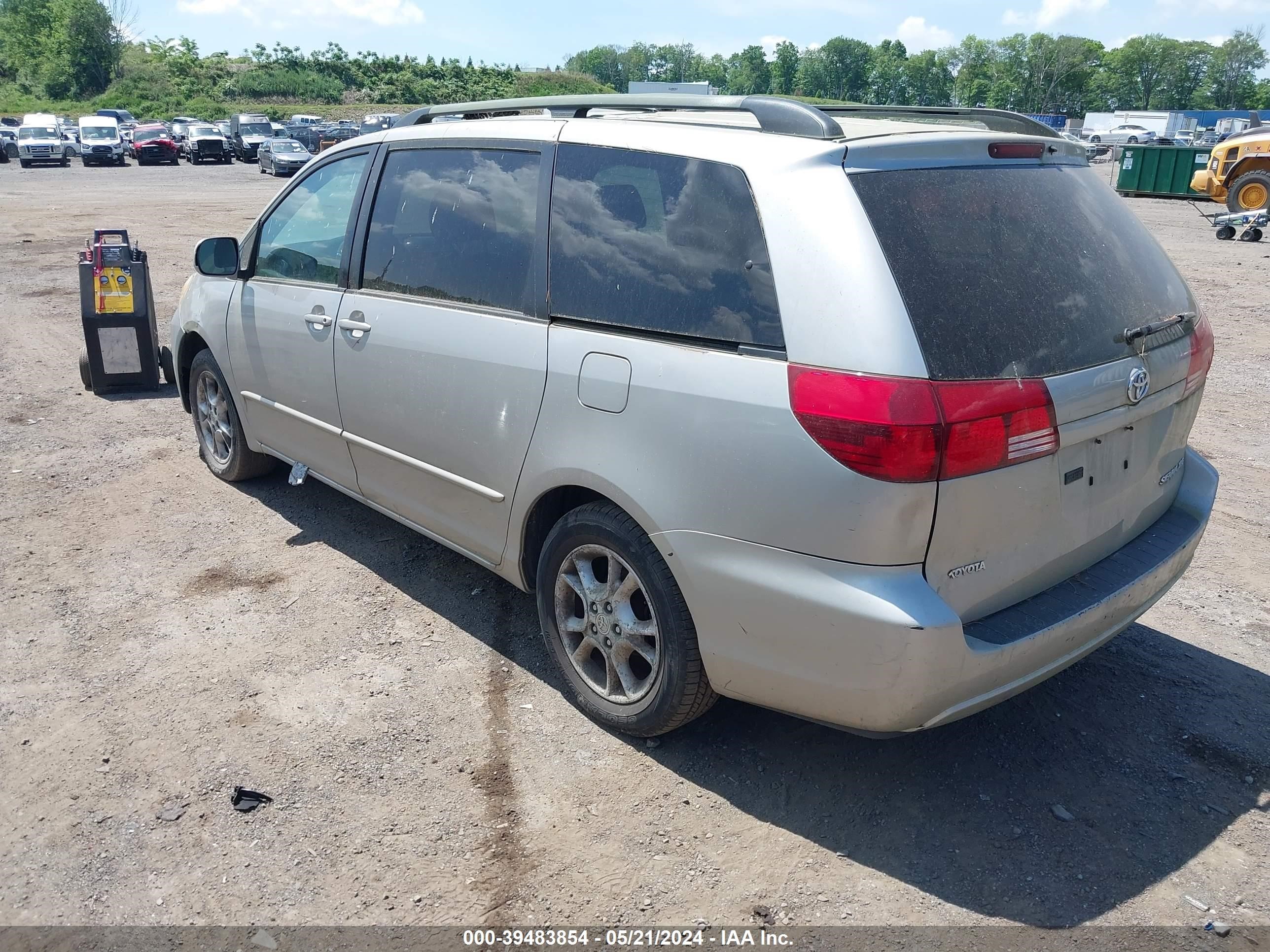 Photo 2 VIN: 5TDZA22C35S354526 - TOYOTA SIENNA 