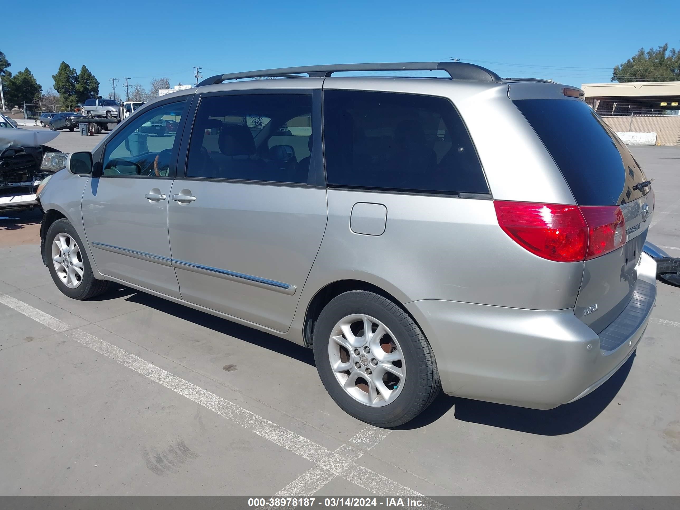 Photo 2 VIN: 5TDZA22C36S435799 - TOYOTA SIENNA 