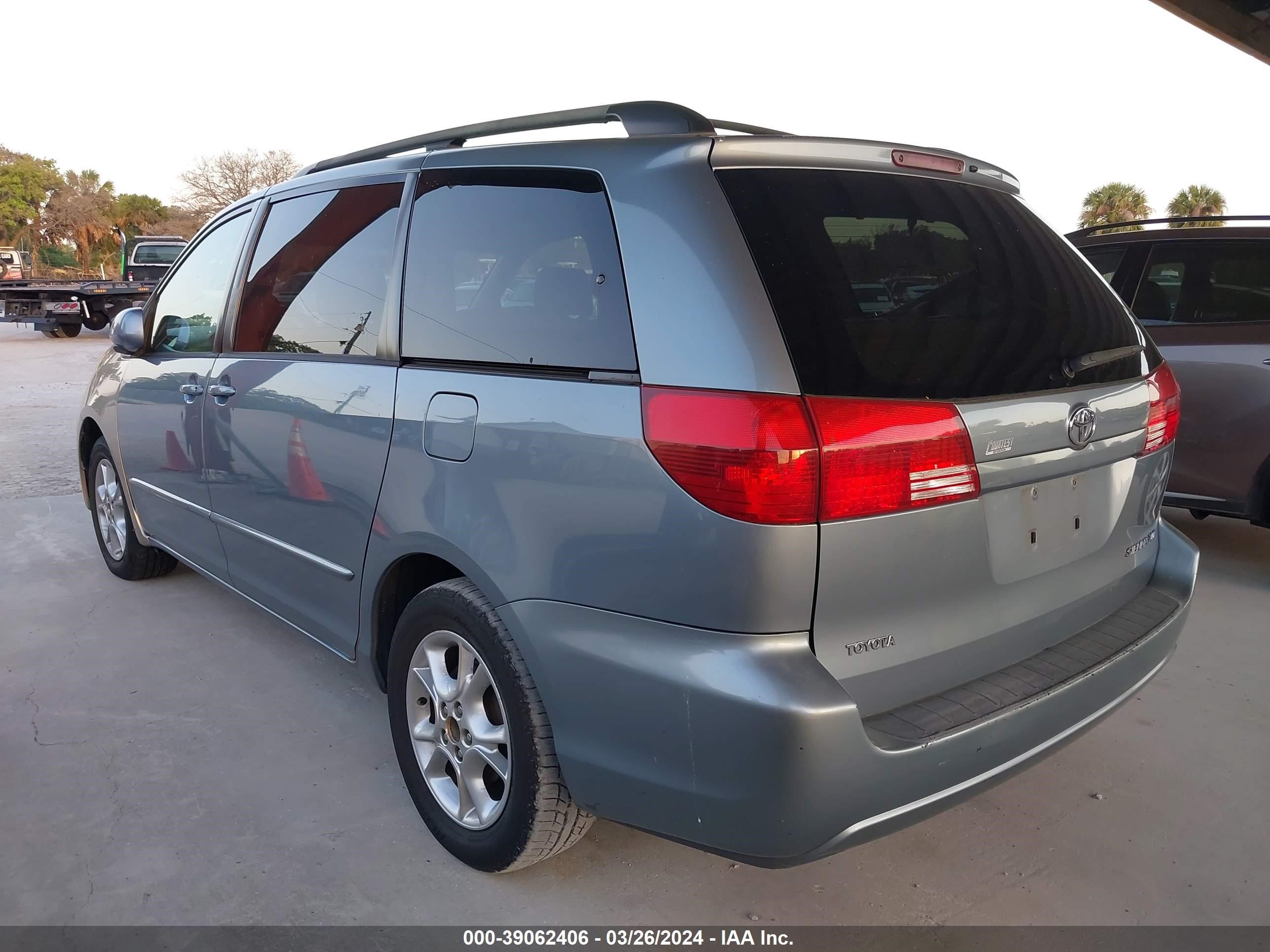 Photo 2 VIN: 5TDZA22C44S143947 - TOYOTA SIENNA 