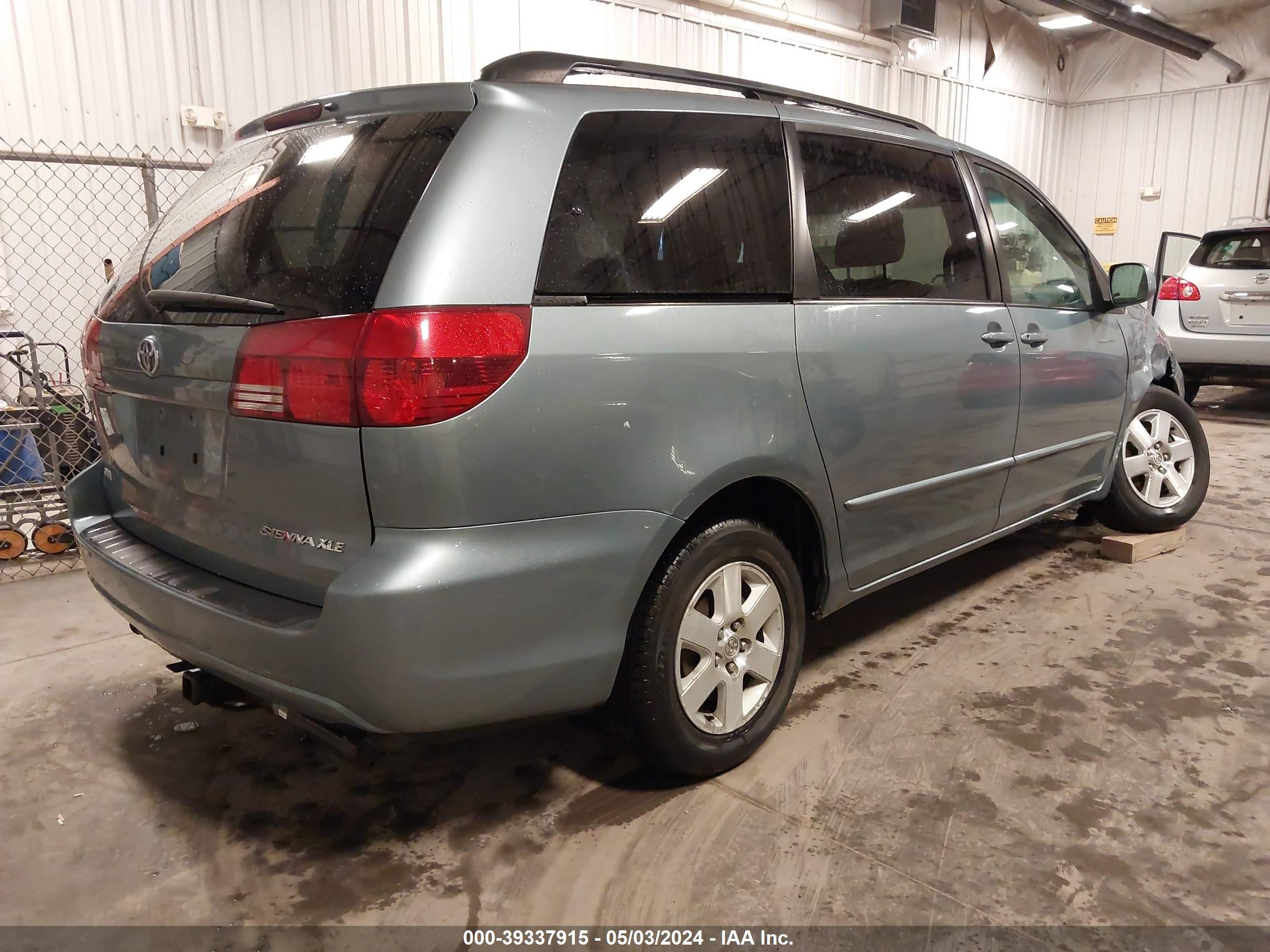 Photo 3 VIN: 5TDZA22C75S272038 - TOYOTA SIENNA 