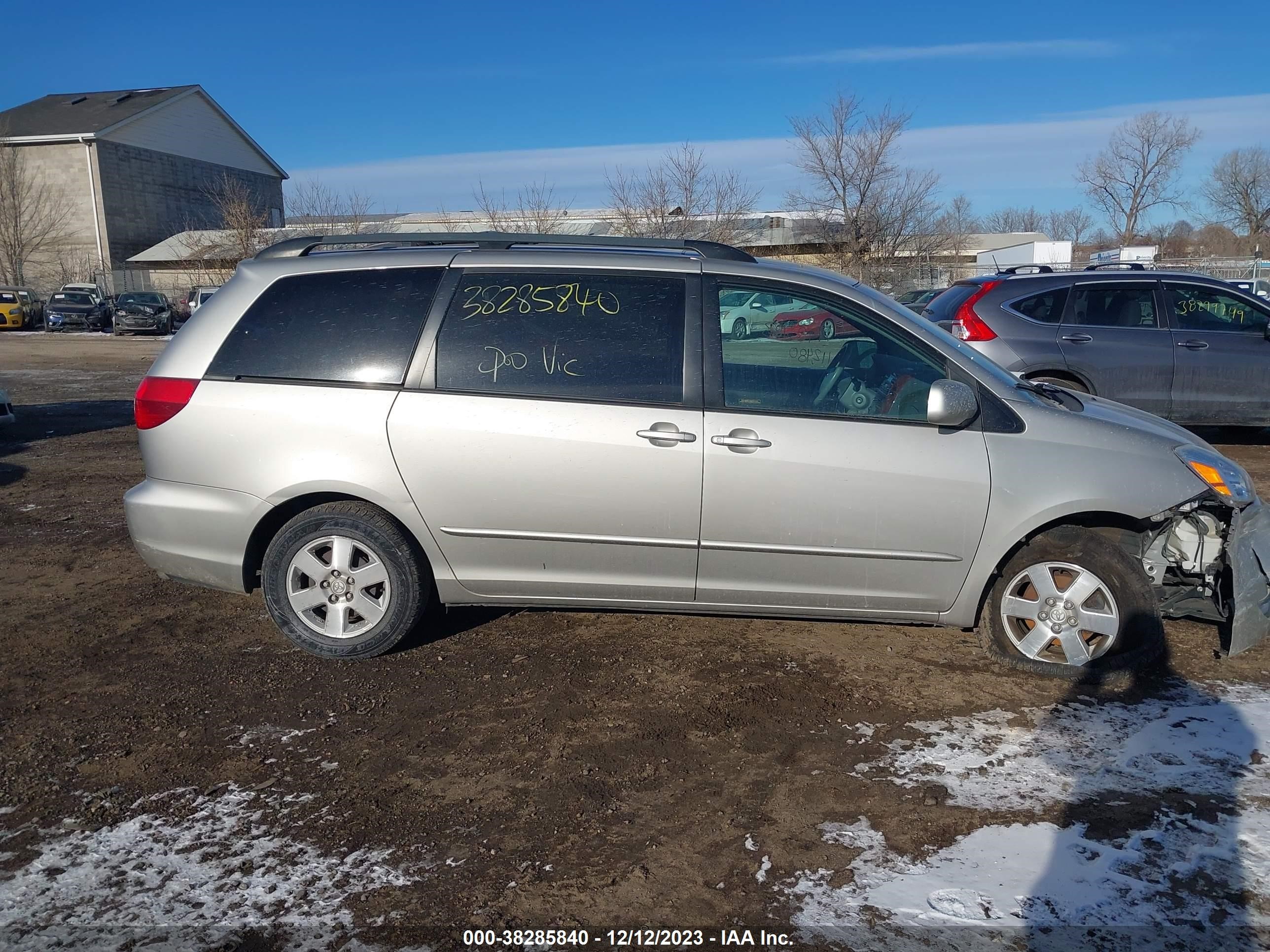 Photo 12 VIN: 5TDZA22C84S158936 - TOYOTA SIENNA 