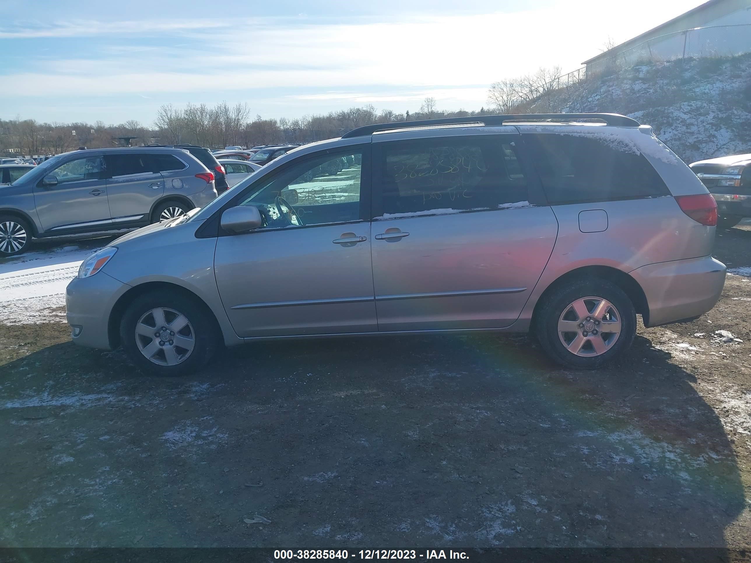 Photo 13 VIN: 5TDZA22C84S158936 - TOYOTA SIENNA 