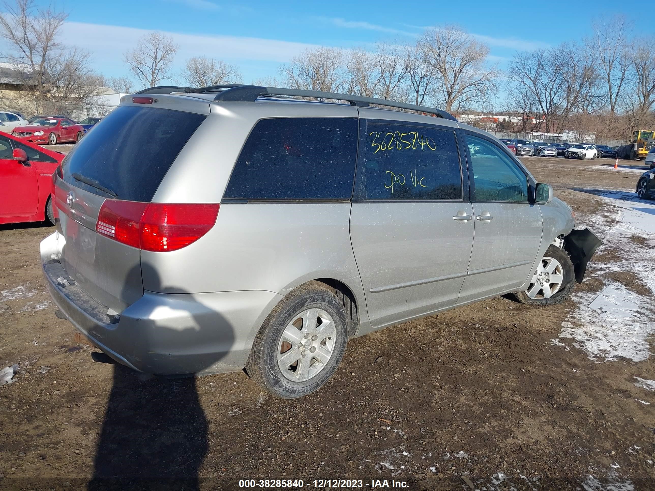 Photo 3 VIN: 5TDZA22C84S158936 - TOYOTA SIENNA 