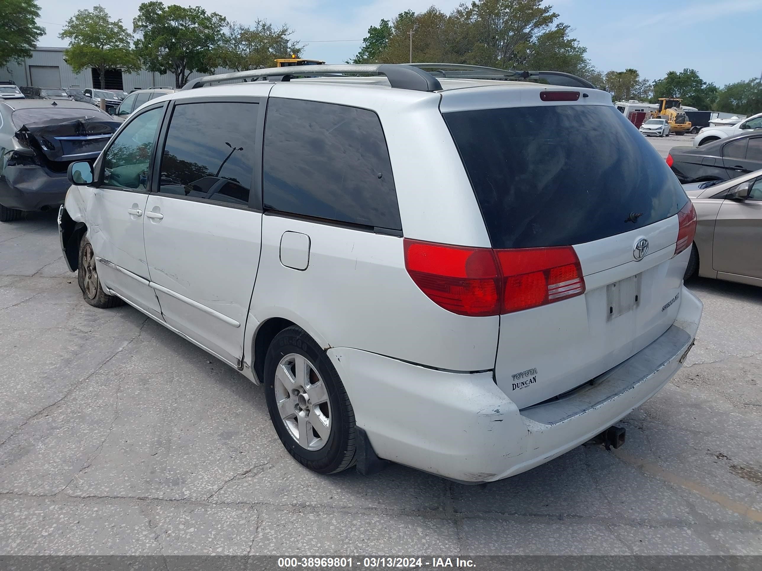 Photo 2 VIN: 5TDZA22C85S266409 - TOYOTA SIENNA 