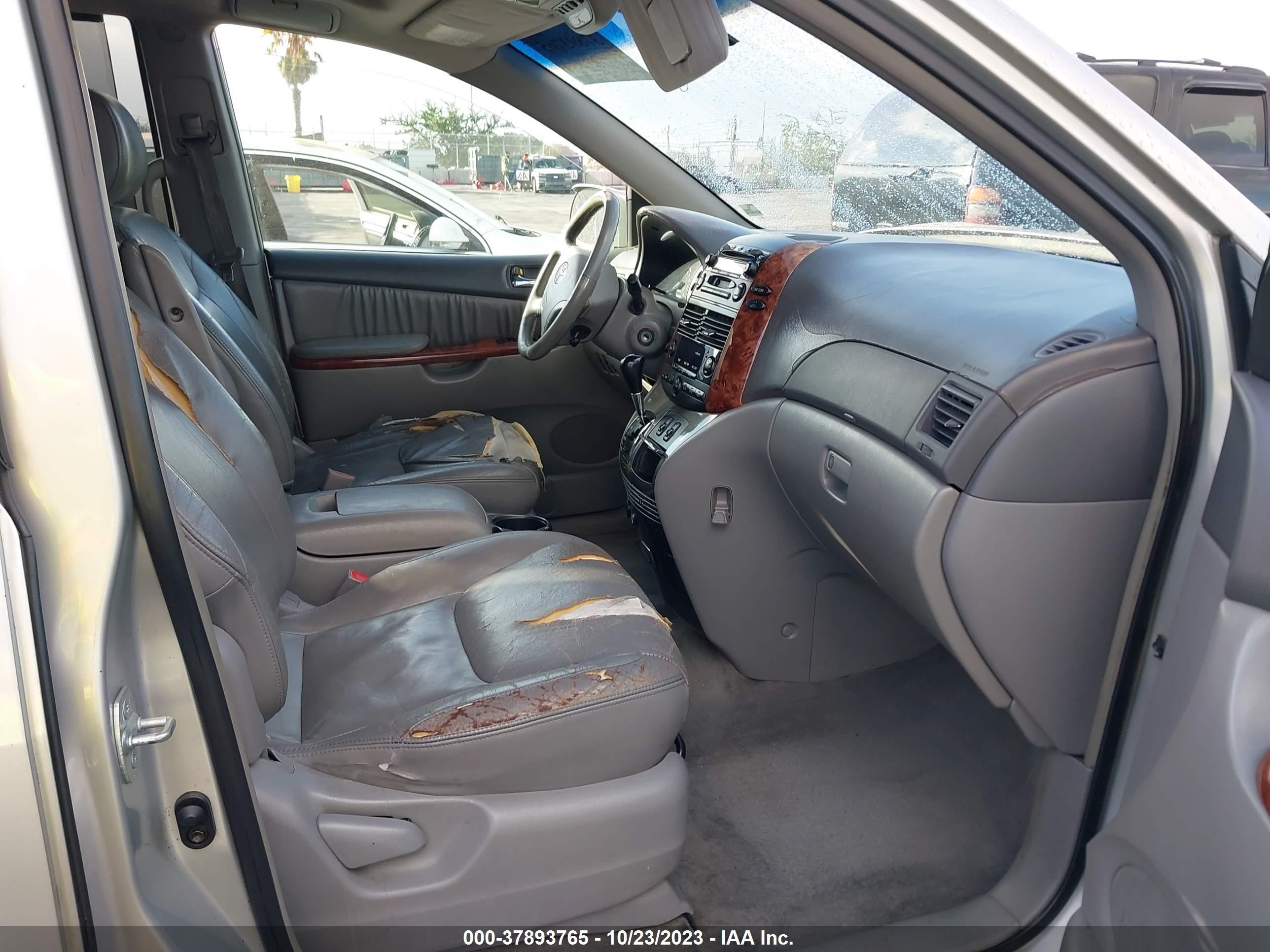 Photo 4 VIN: 5TDZA22C94S057128 - TOYOTA SIENNA 