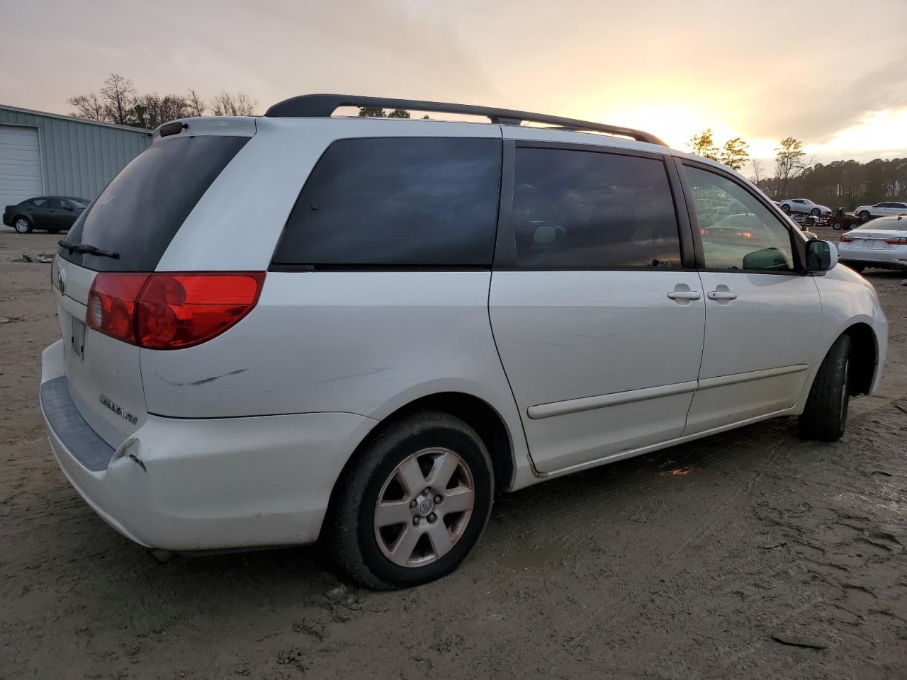 Photo 2 VIN: 5TDZA22C96S496056 - TOYOTA SIENNA 