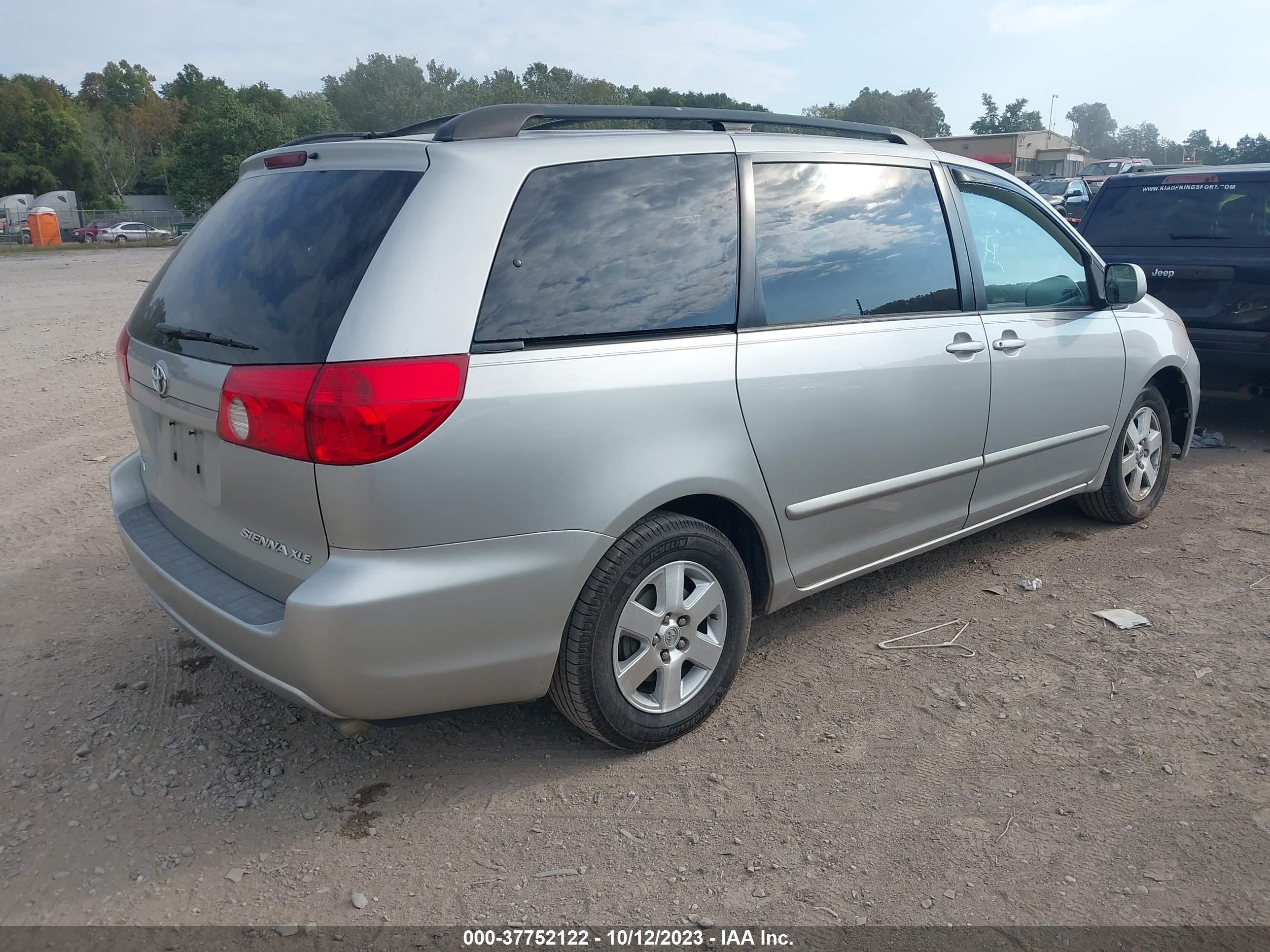 Photo 3 VIN: 5TDZA22CX6S537276 - TOYOTA SIENNA 