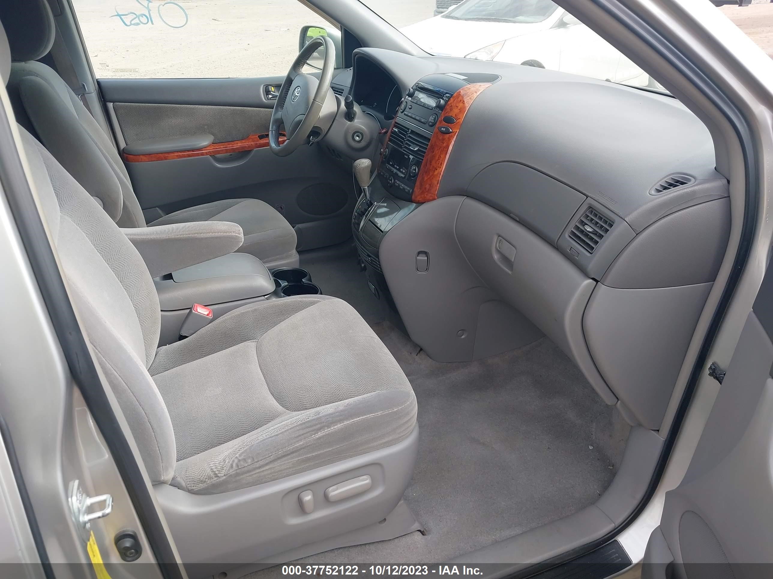 Photo 4 VIN: 5TDZA22CX6S537276 - TOYOTA SIENNA 