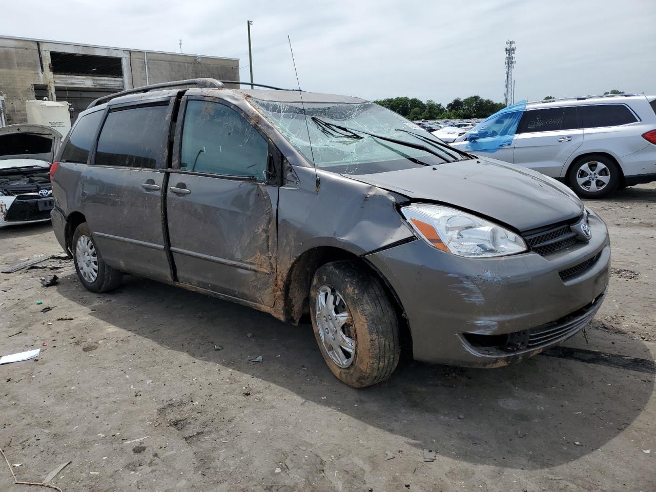 Photo 3 VIN: 5TDZA23C04S020774 - TOYOTA SIENNA 