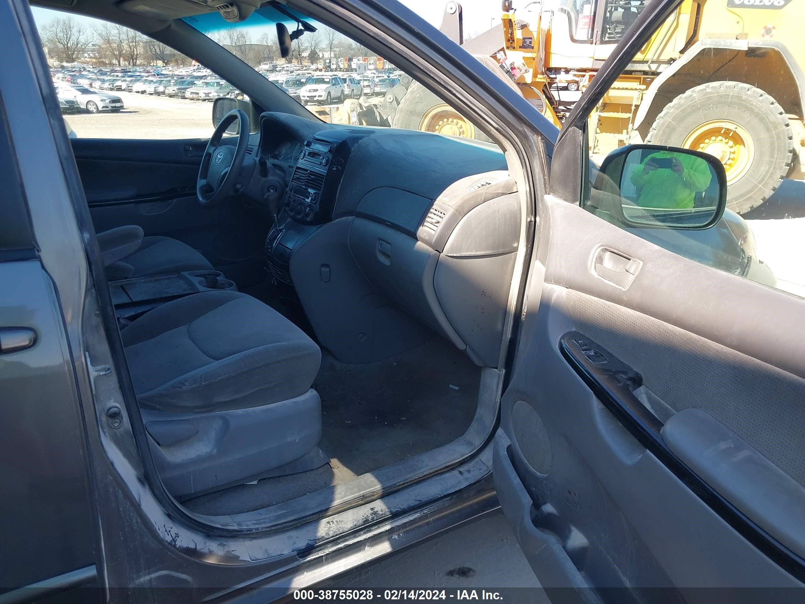 Photo 4 VIN: 5TDZA23C04S031533 - TOYOTA SIENNA 