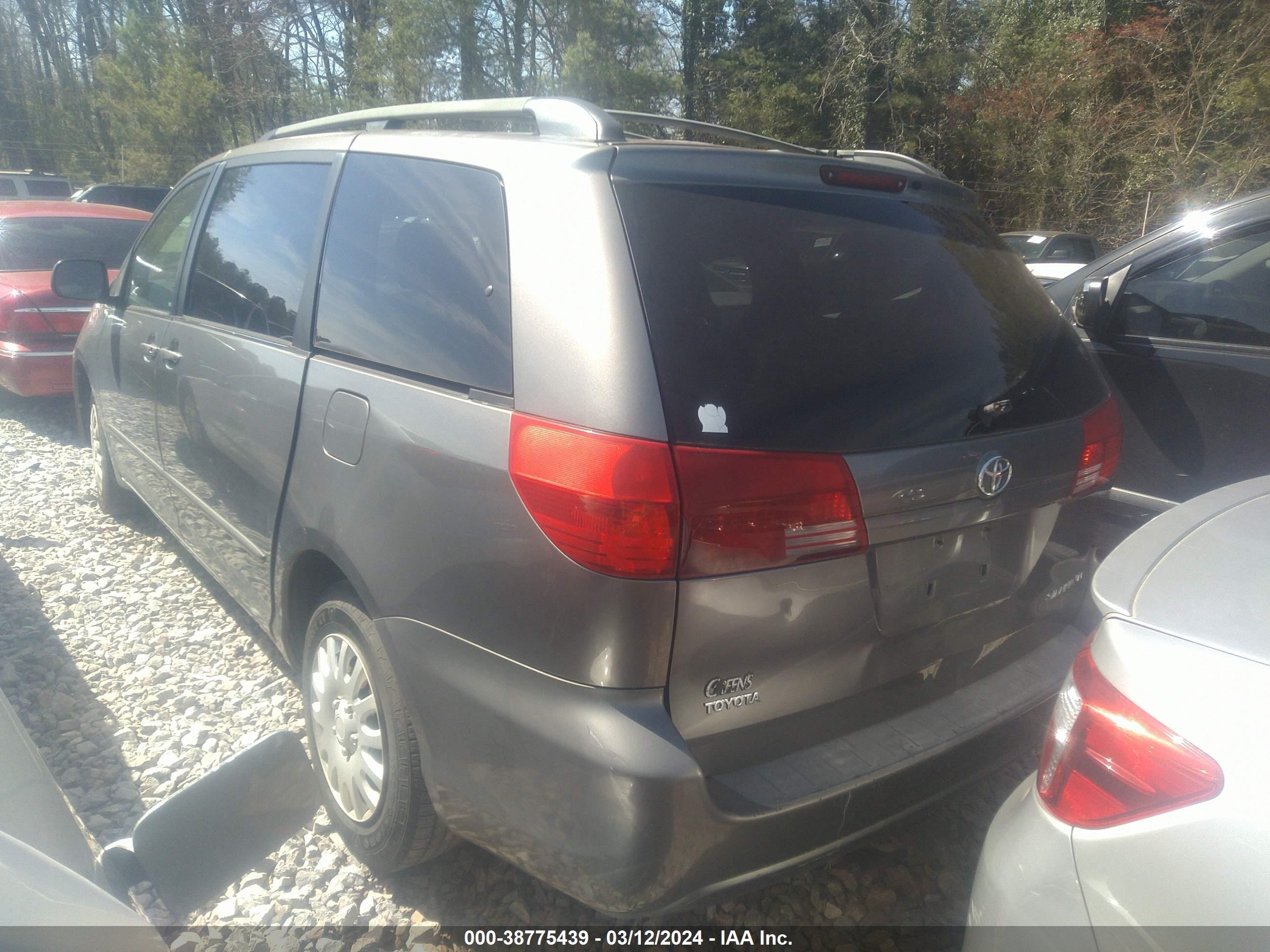 Photo 2 VIN: 5TDZA23C04S050633 - TOYOTA SIENNA 