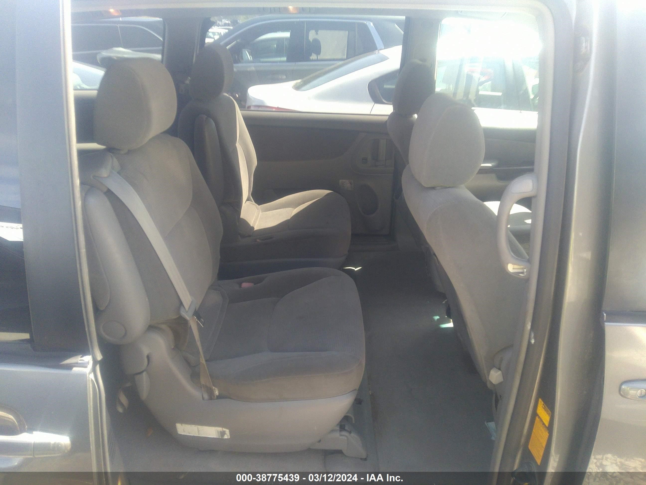 Photo 7 VIN: 5TDZA23C04S050633 - TOYOTA SIENNA 