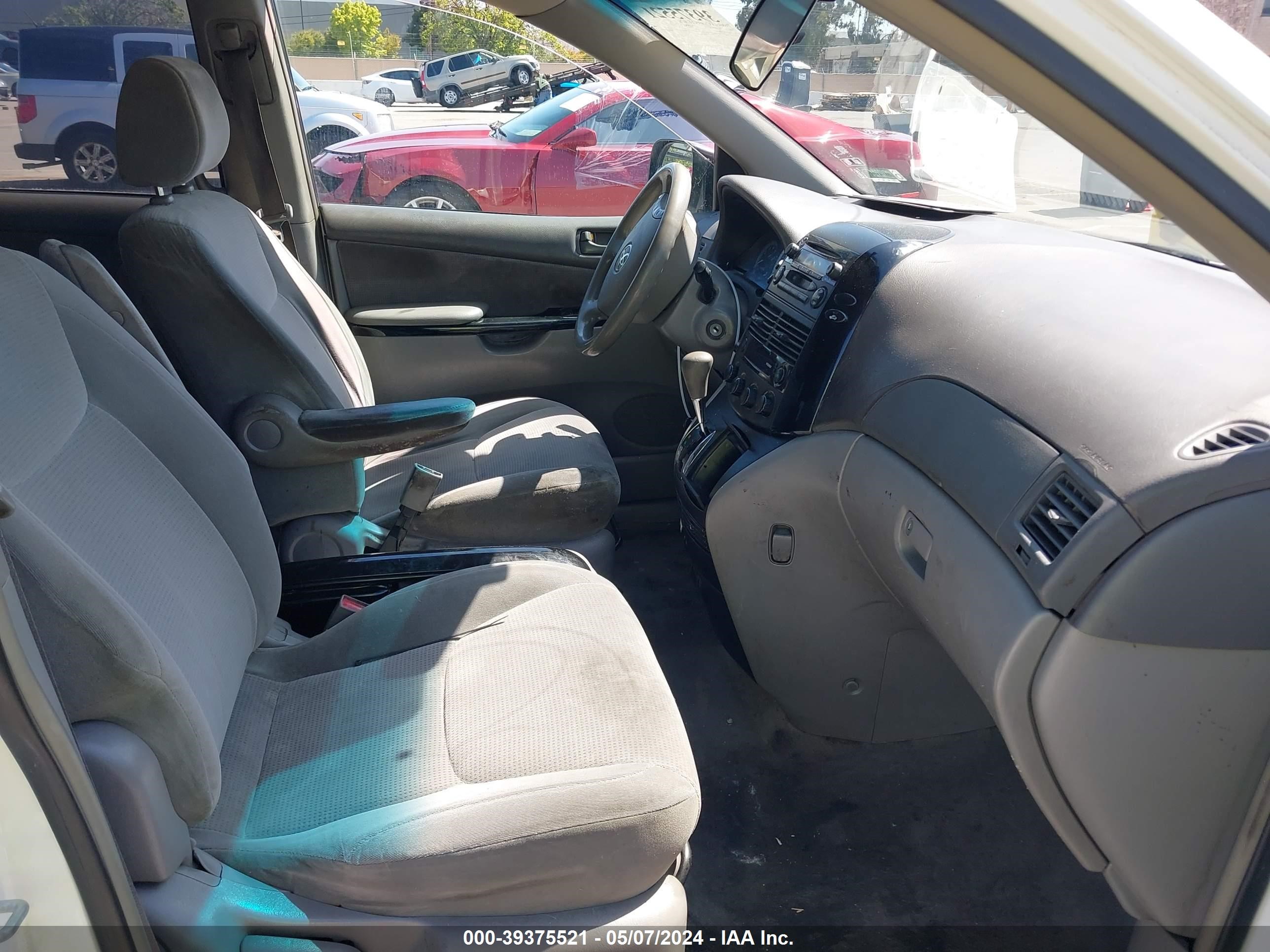 Photo 4 VIN: 5TDZA23C04S058425 - TOYOTA SIENNA 