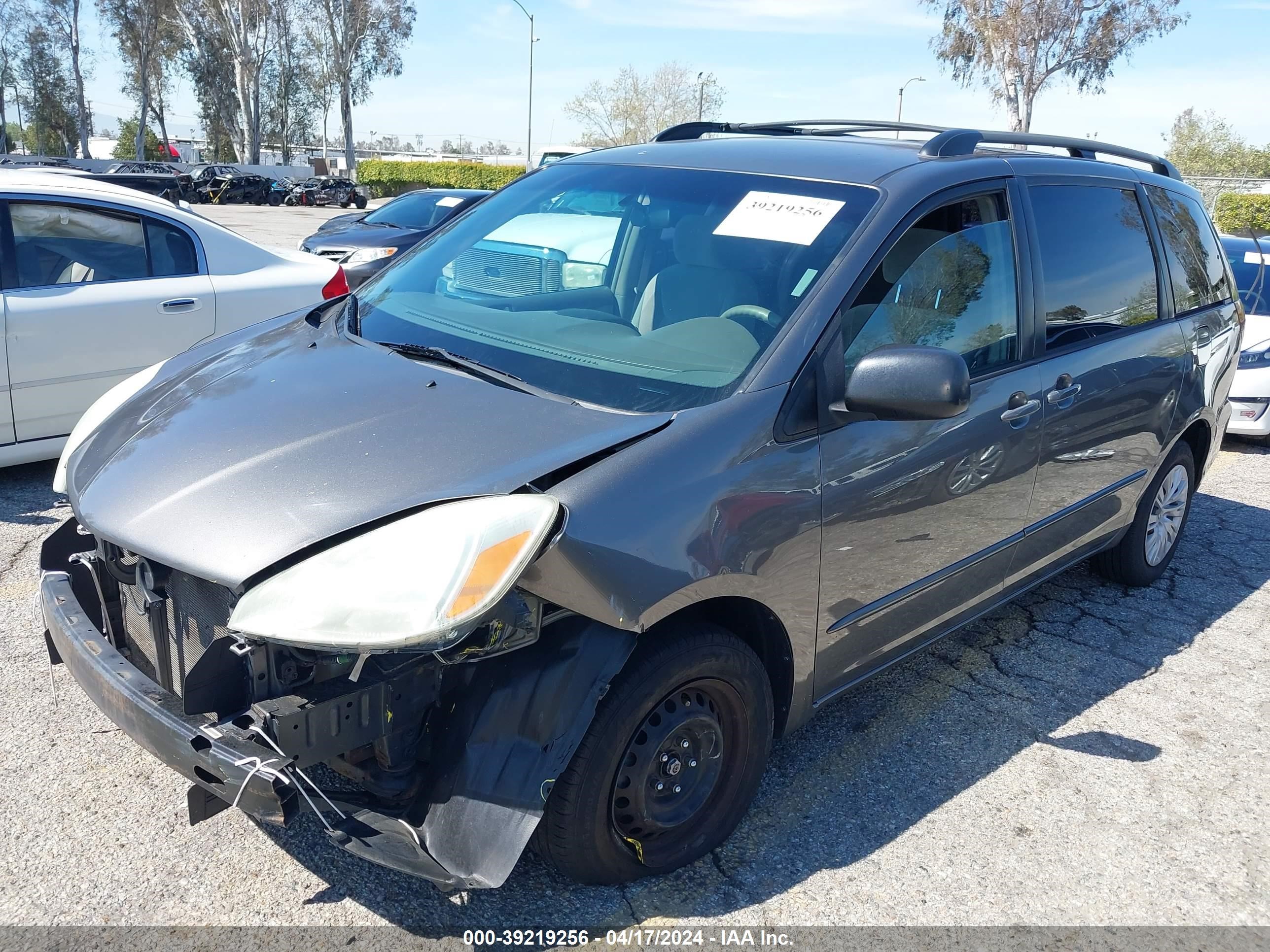 Photo 1 VIN: 5TDZA23C04S126478 - TOYOTA SIENNA 