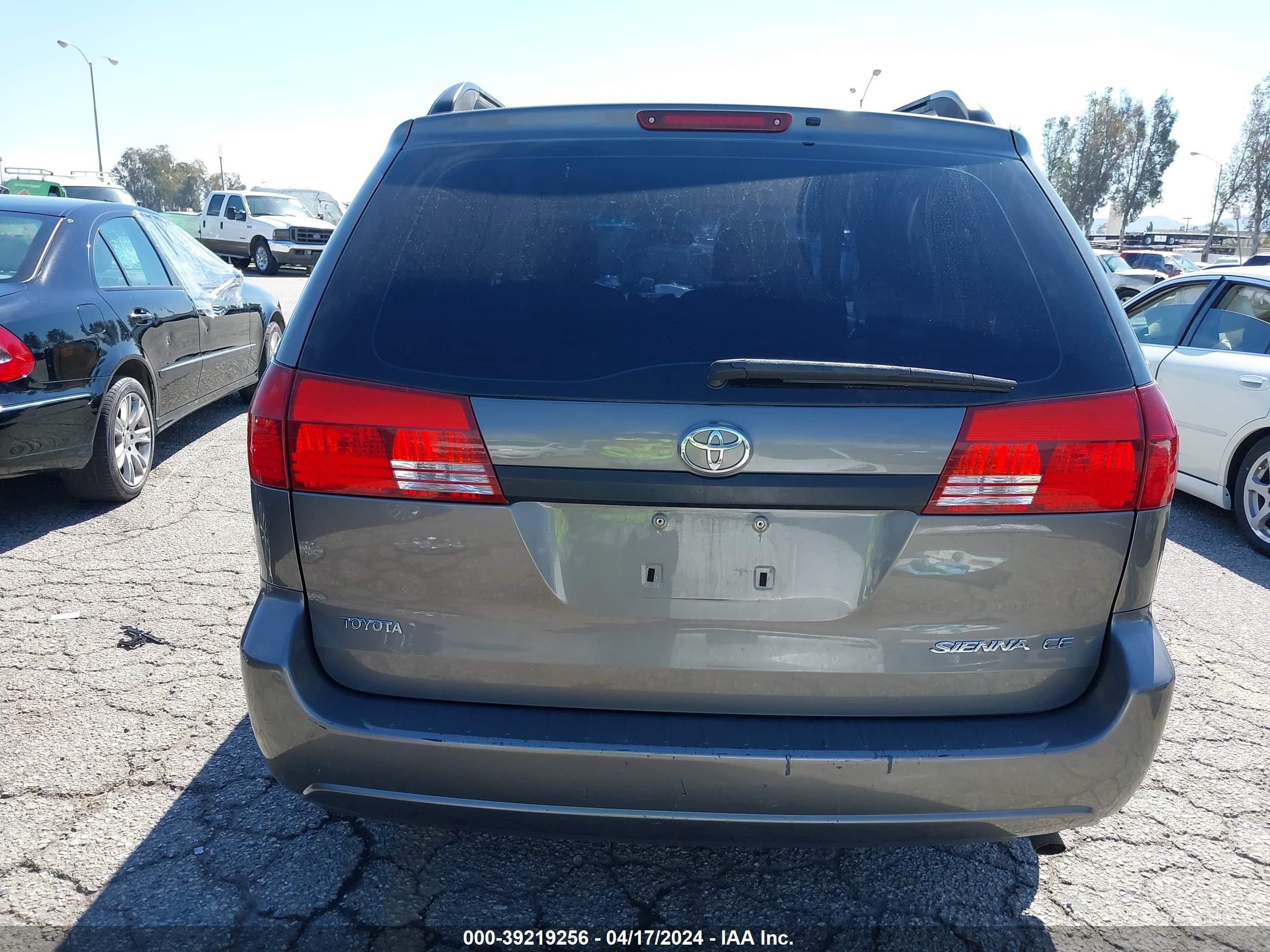 Photo 16 VIN: 5TDZA23C04S126478 - TOYOTA SIENNA 