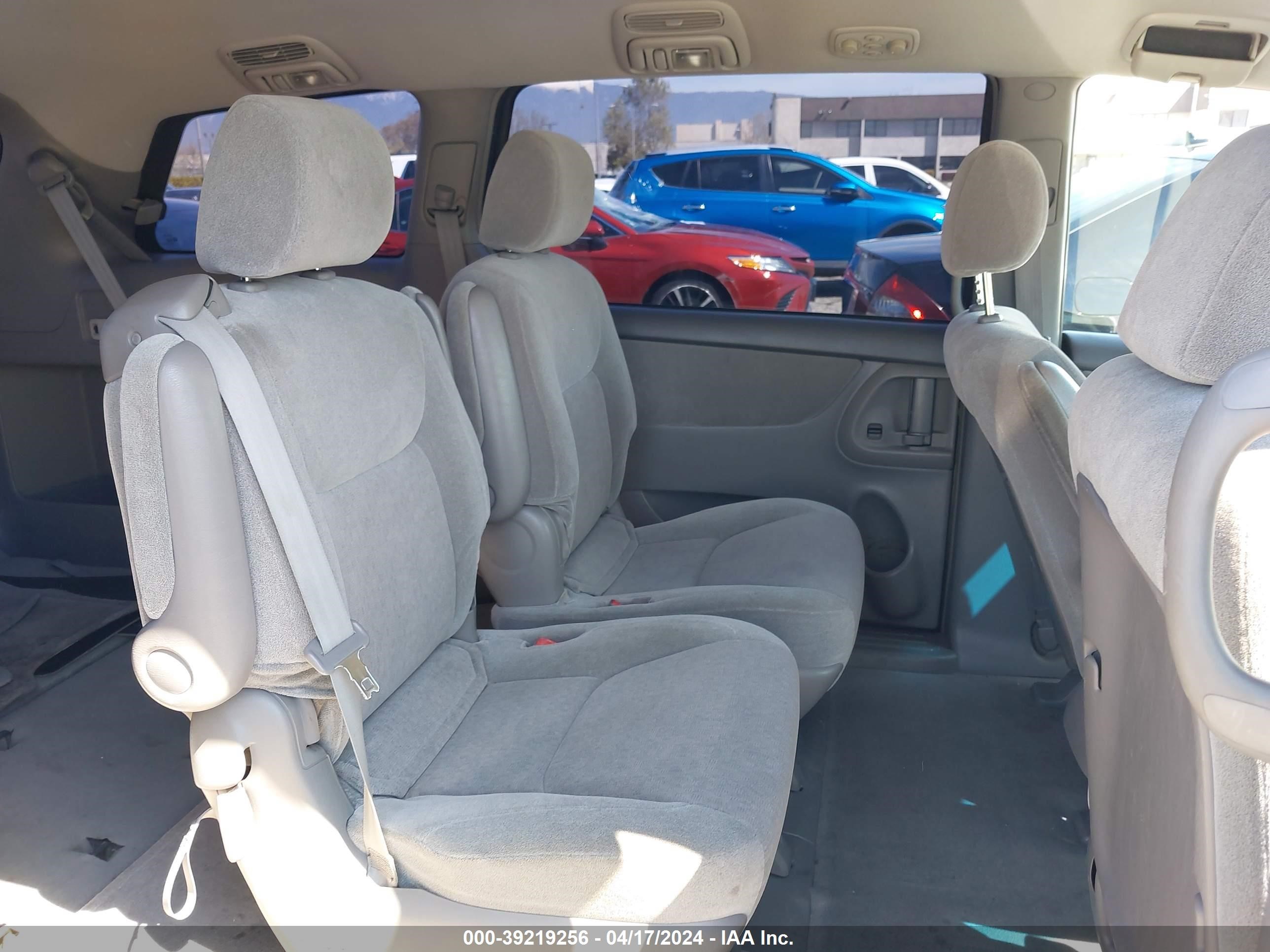 Photo 7 VIN: 5TDZA23C04S126478 - TOYOTA SIENNA 