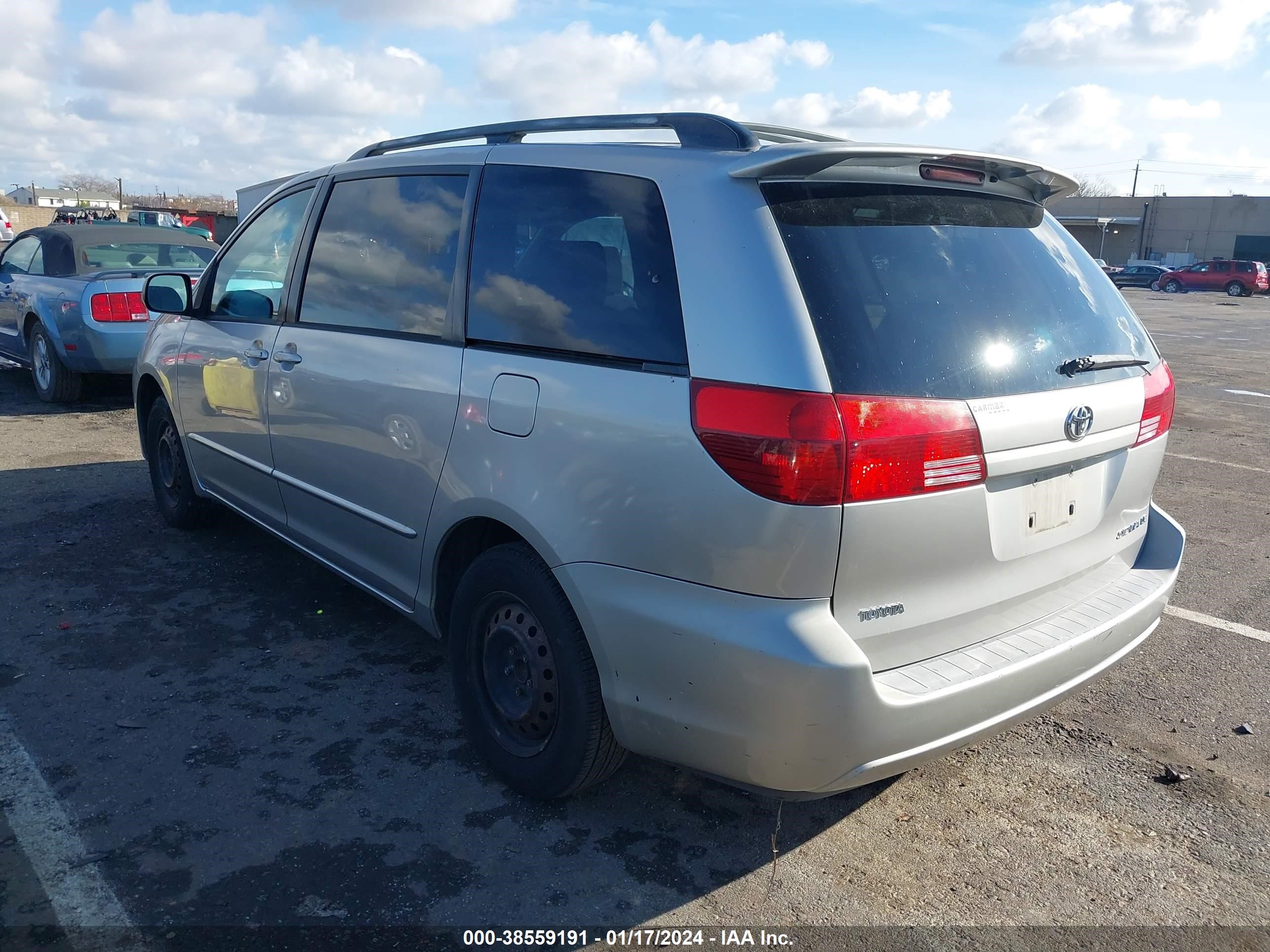 Photo 2 VIN: 5TDZA23C05S240918 - TOYOTA SIENNA 