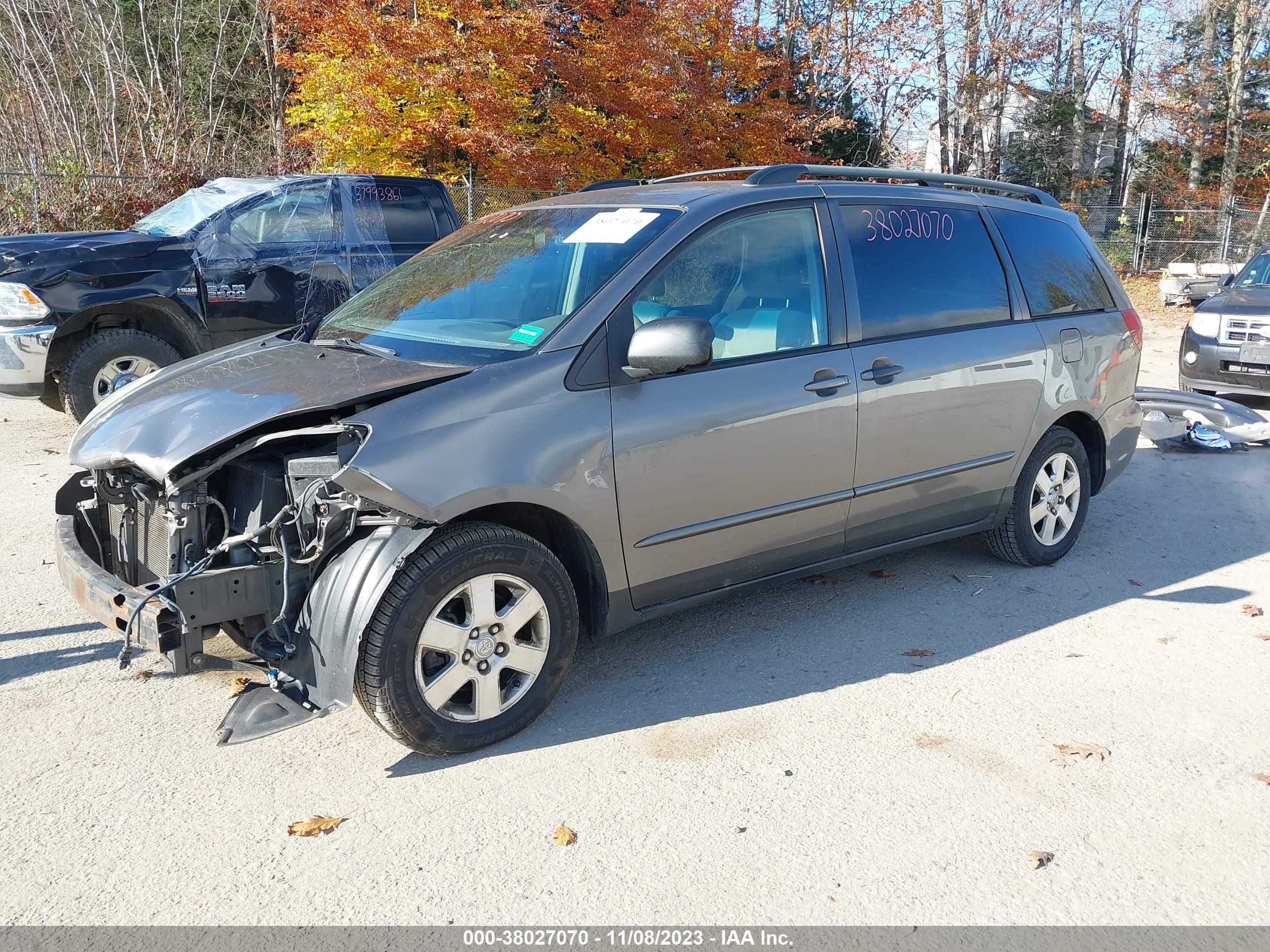 Photo 1 VIN: 5TDZA23C05S271215 - TOYOTA SIENNA 