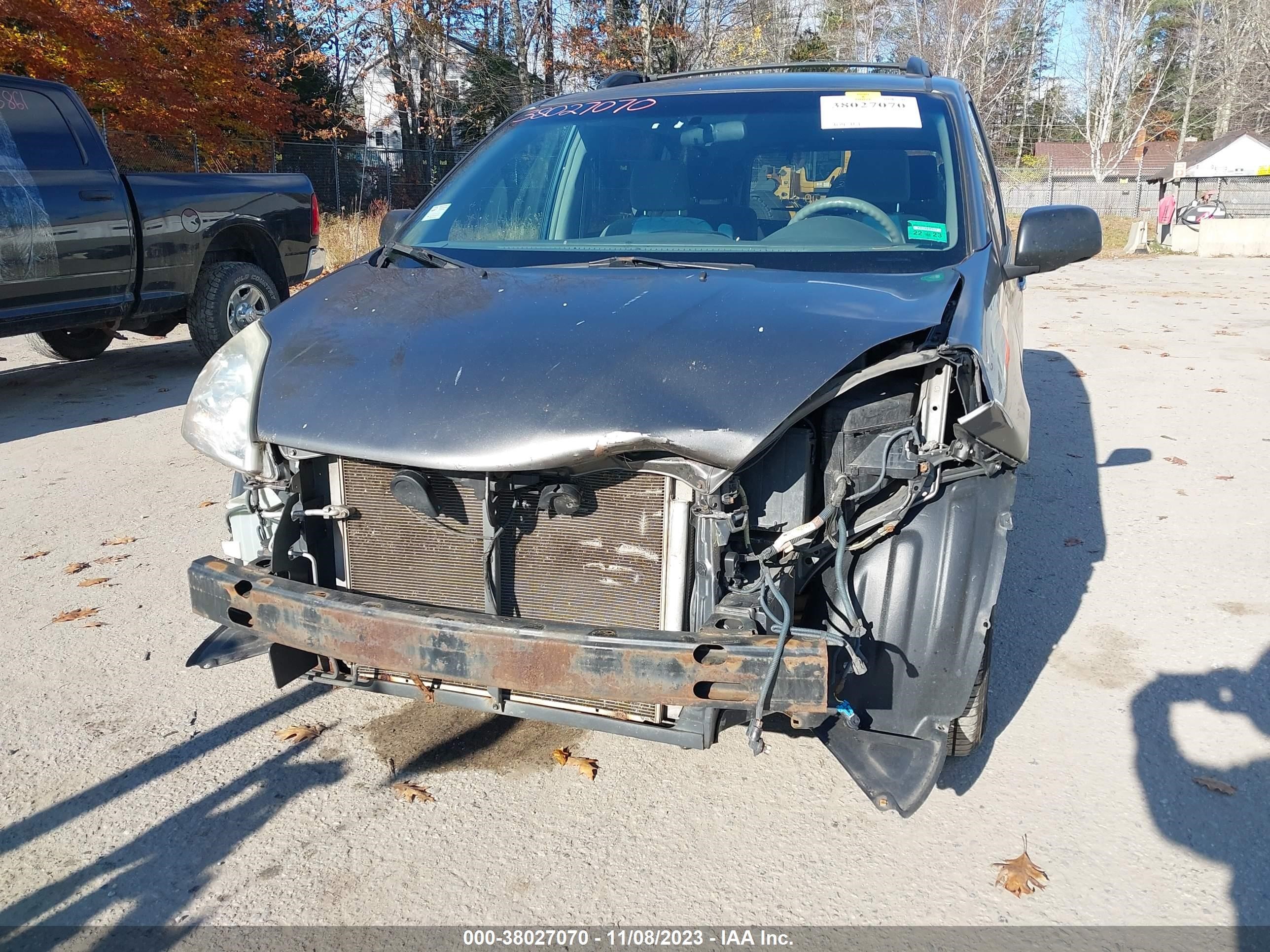 Photo 12 VIN: 5TDZA23C05S271215 - TOYOTA SIENNA 